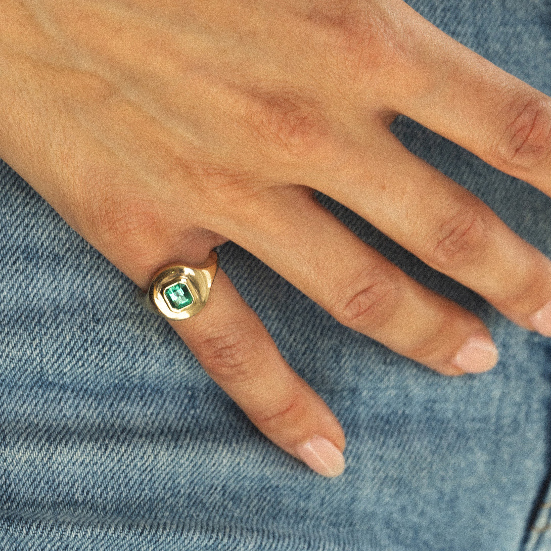 Muzo Emerald Ripple Ring - Image 4