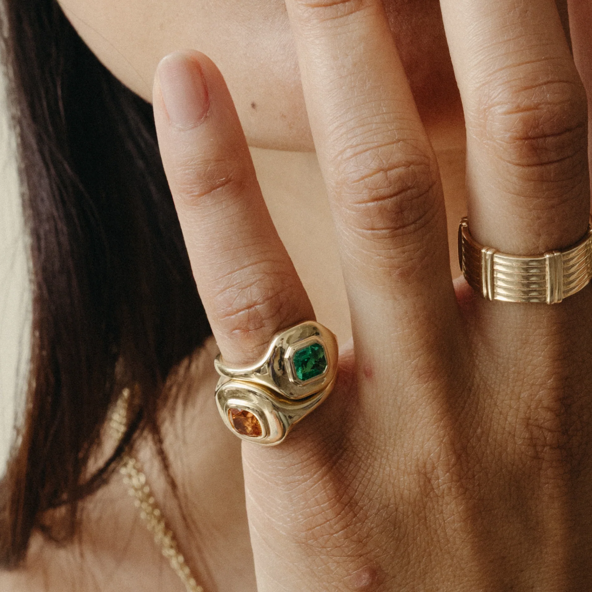 0.57ct Muzo Emerald Ripple Ring - Image 3