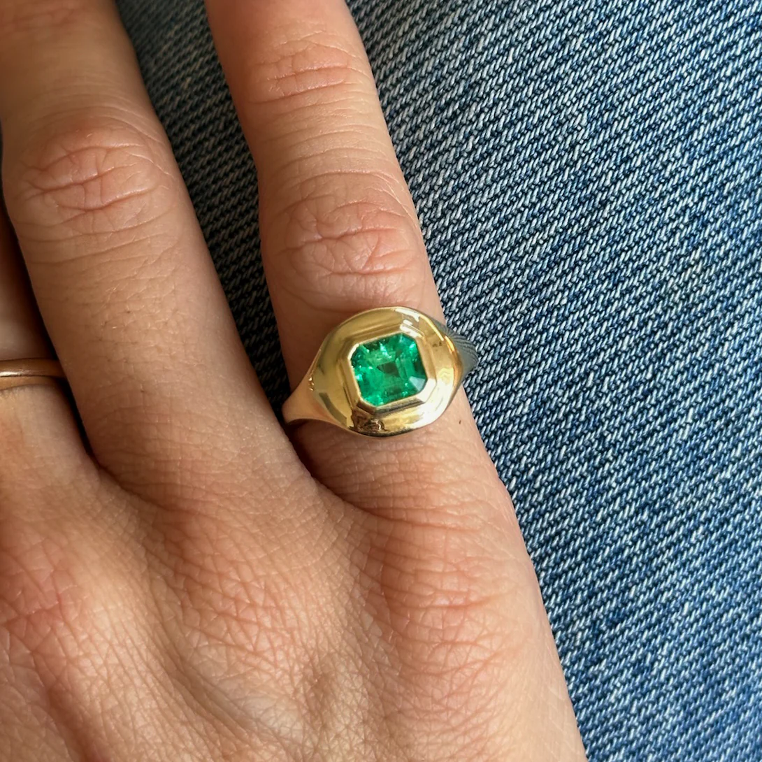0.91CT MUZO EMERALD RIPPLE RING - Image 3