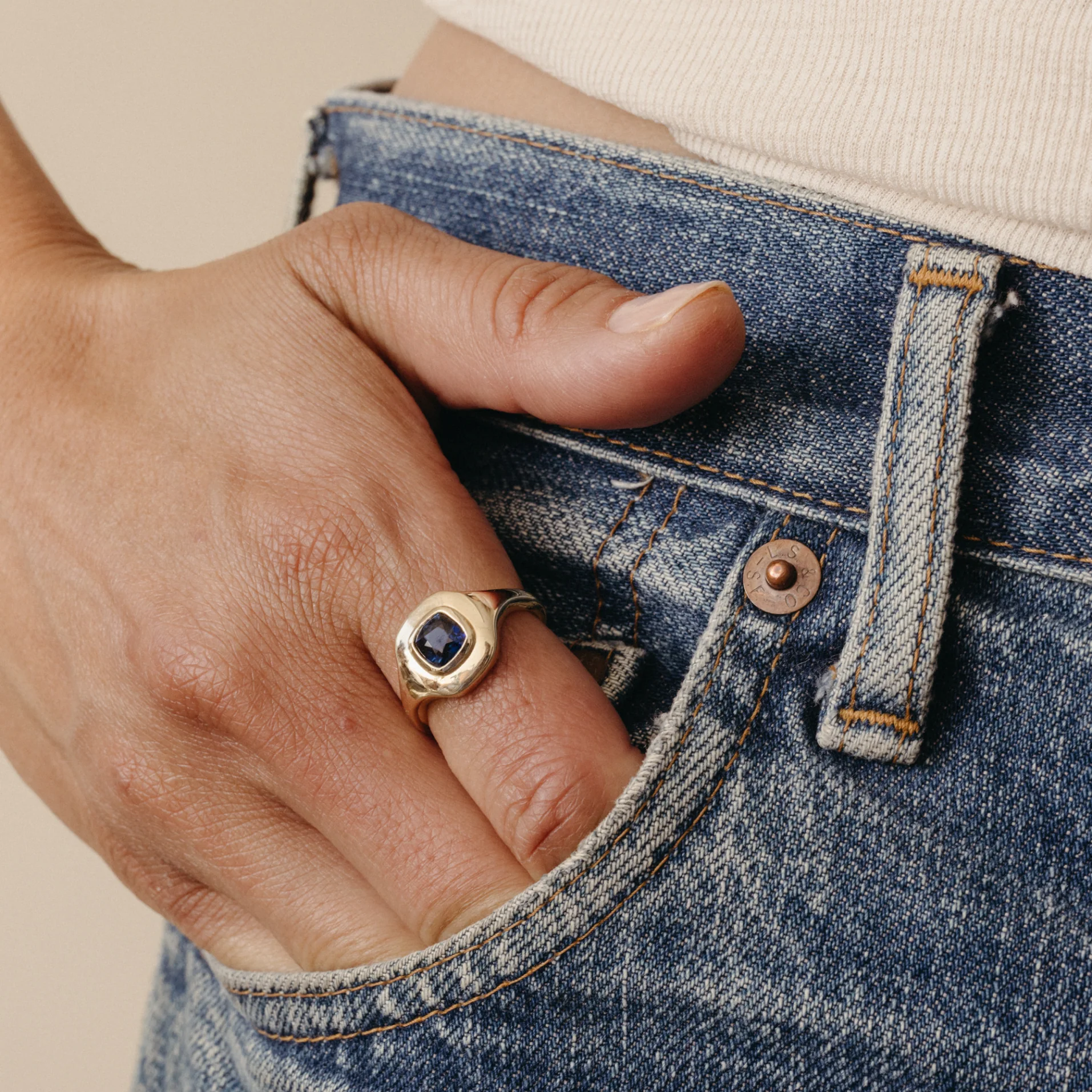 1.16 Sapphire Ripple Ring - Image 3