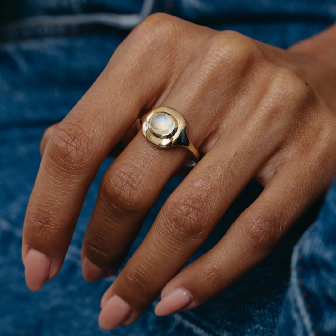 1.61ct Moonstone Oval Ripple Ring - Image 2