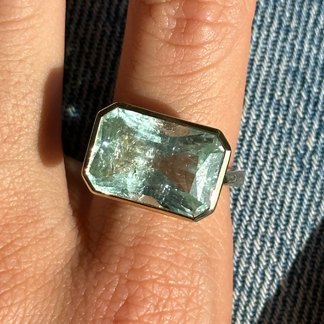 10.29CT RADIANT AQUAMARINE BEZEL RING - Image 8