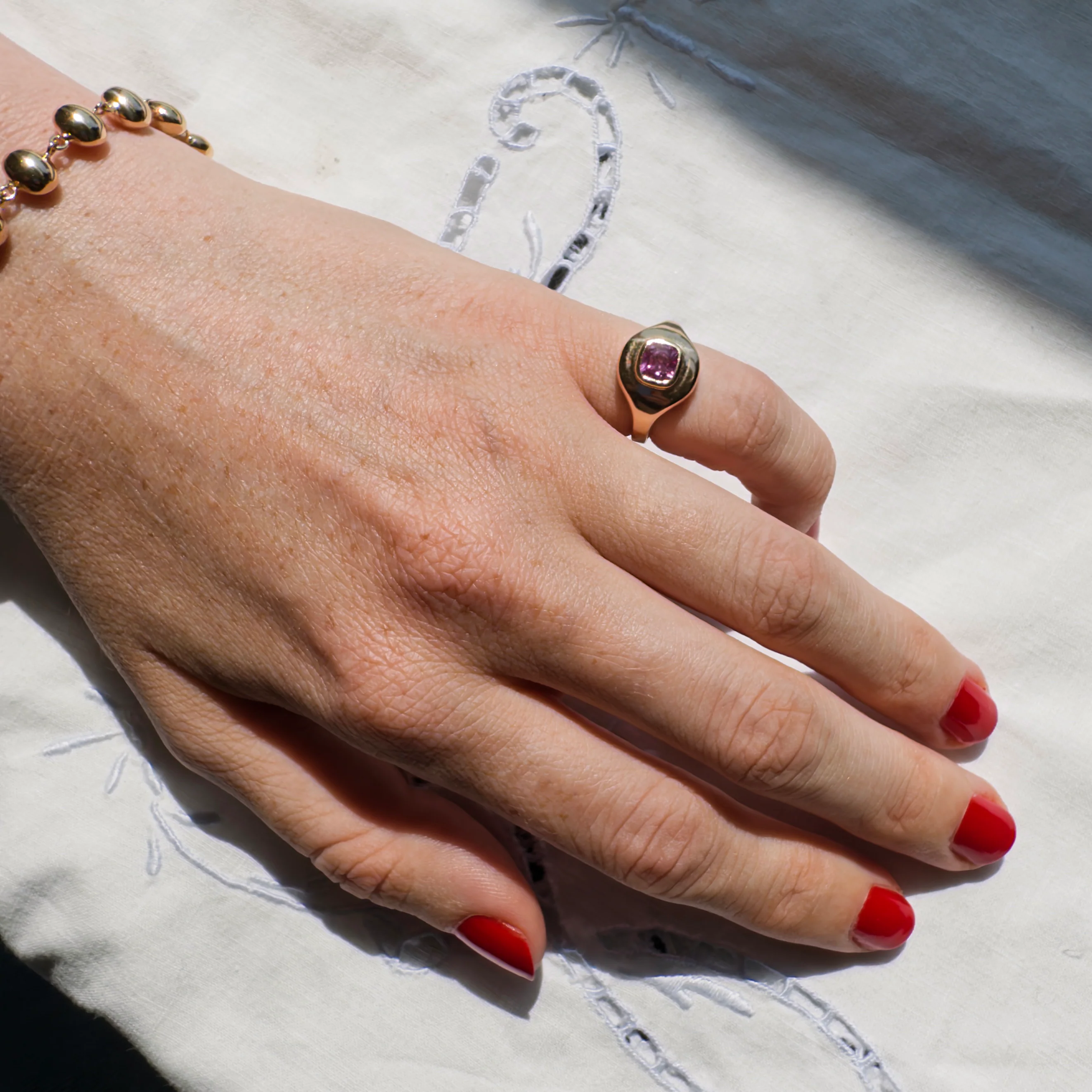 1ct Pink Sapphire Ripple Ring - Image 4
