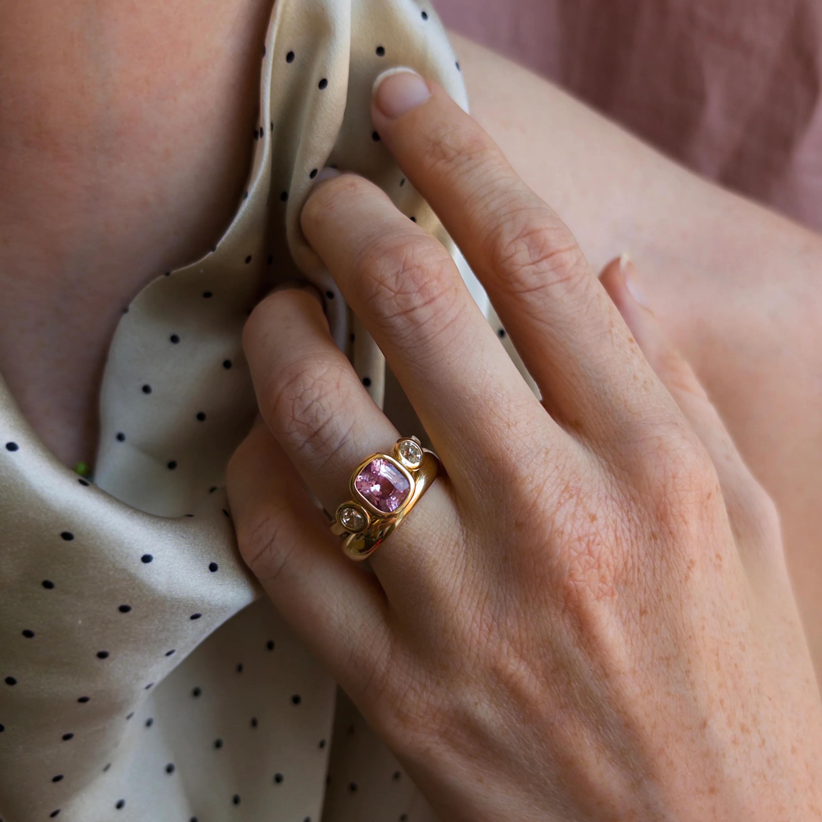 2.13ct Pink Spinel & Diamond Three Stone Bezel Ring - Image 3
