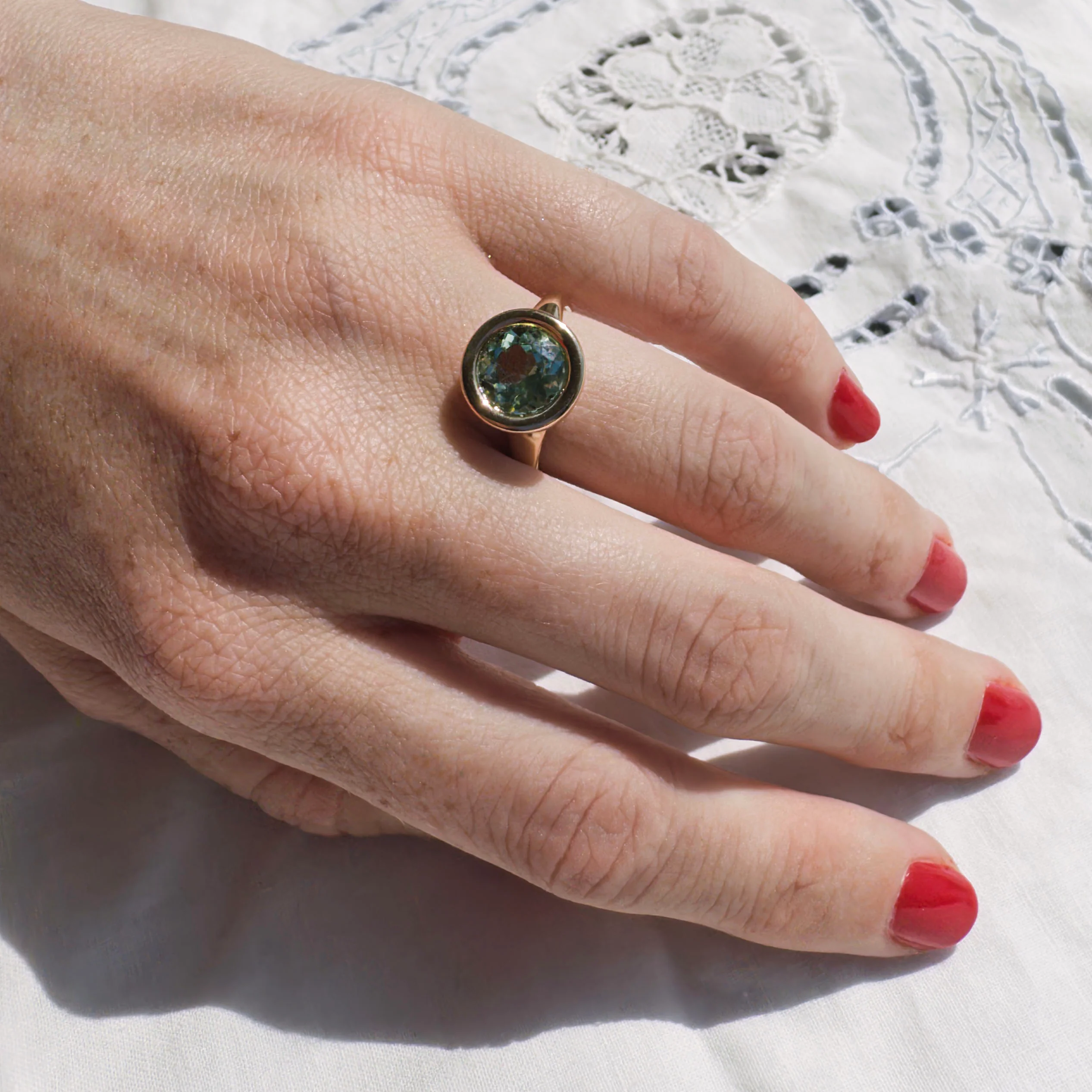 2.60ct Green Tourmaline Fluffy Bezel Ring - Image 3