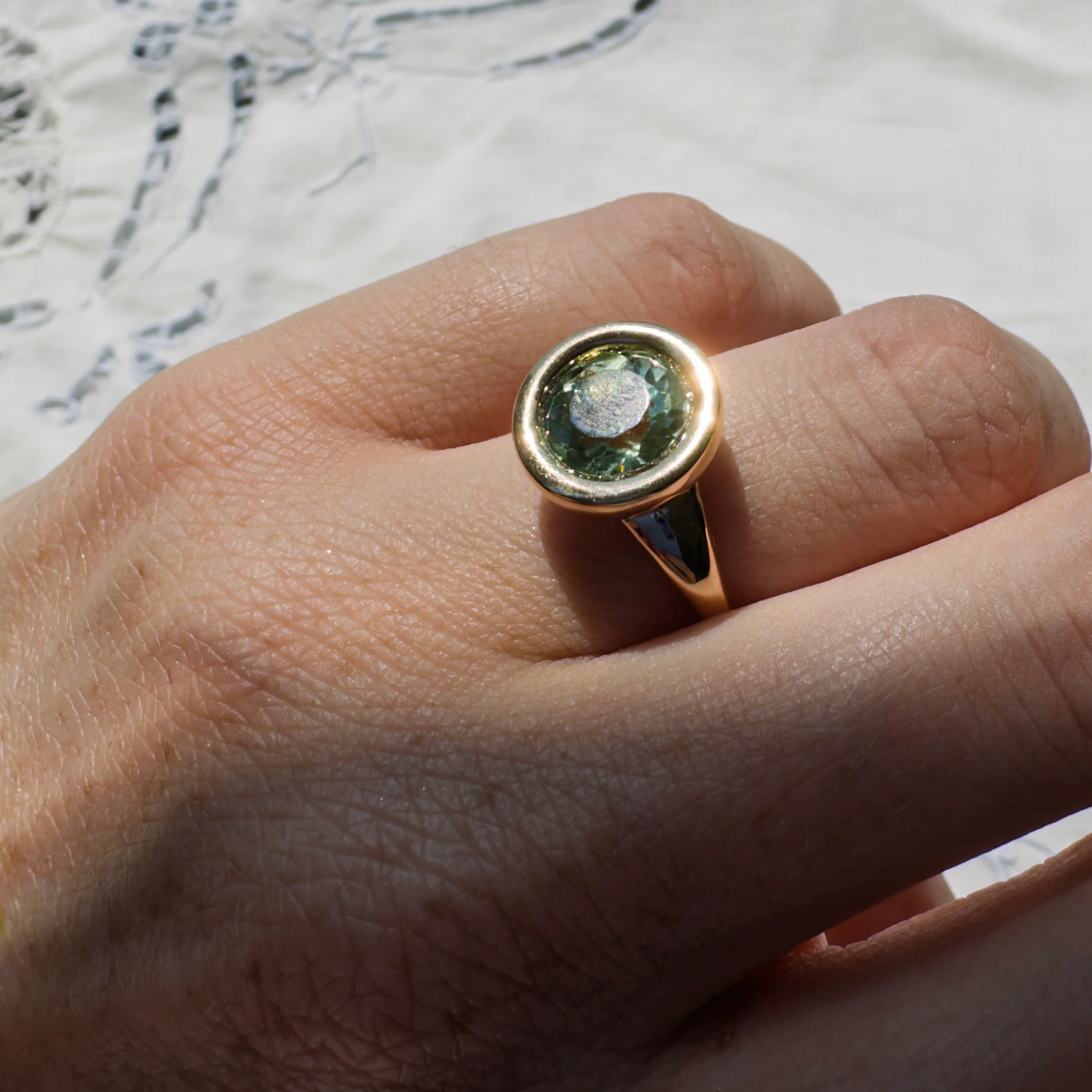 2.60ct Green Tourmaline Fluffy Bezel Ring - Image 4