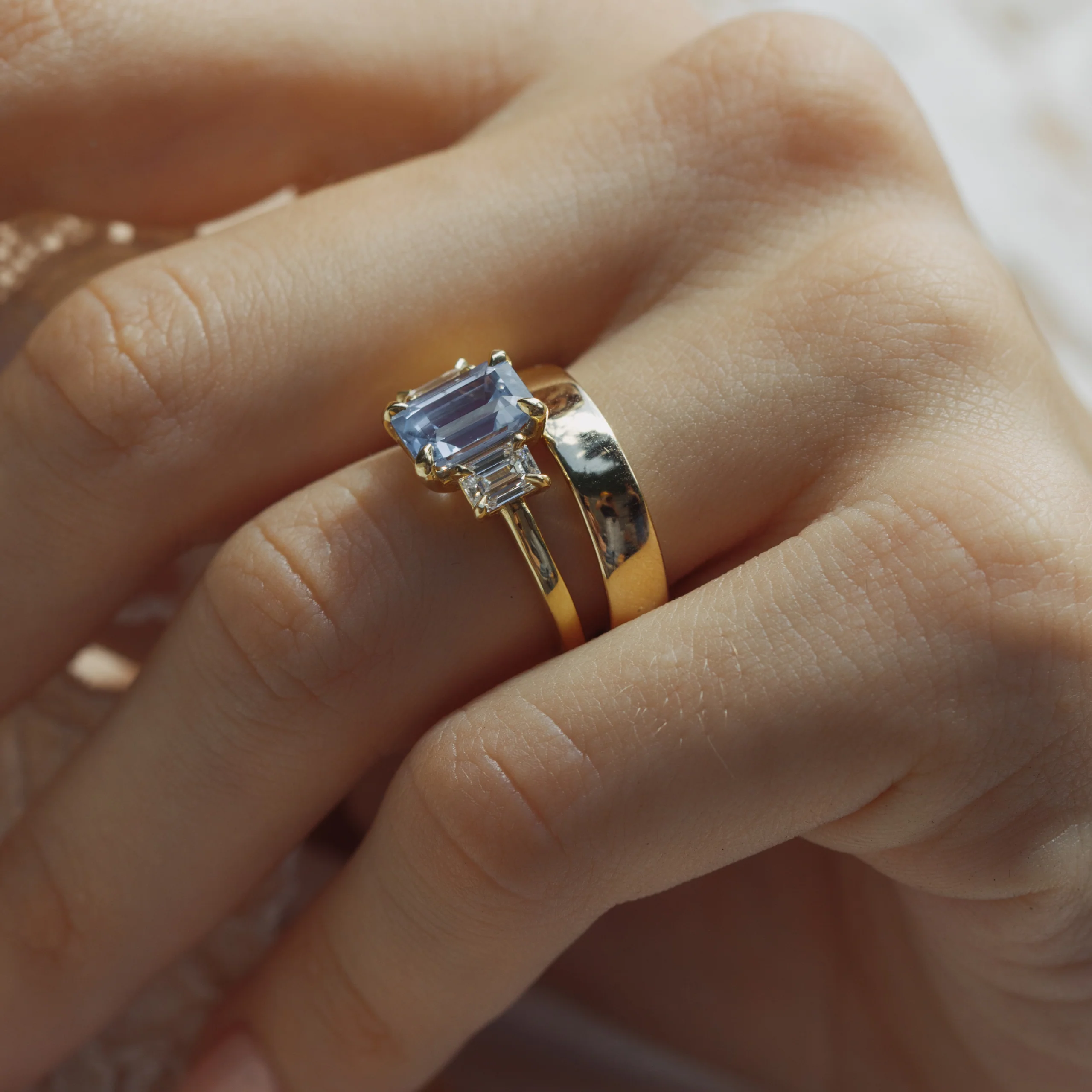 2.67ct Sapphire and Lab Diamond Three Stone Ring - Image 6