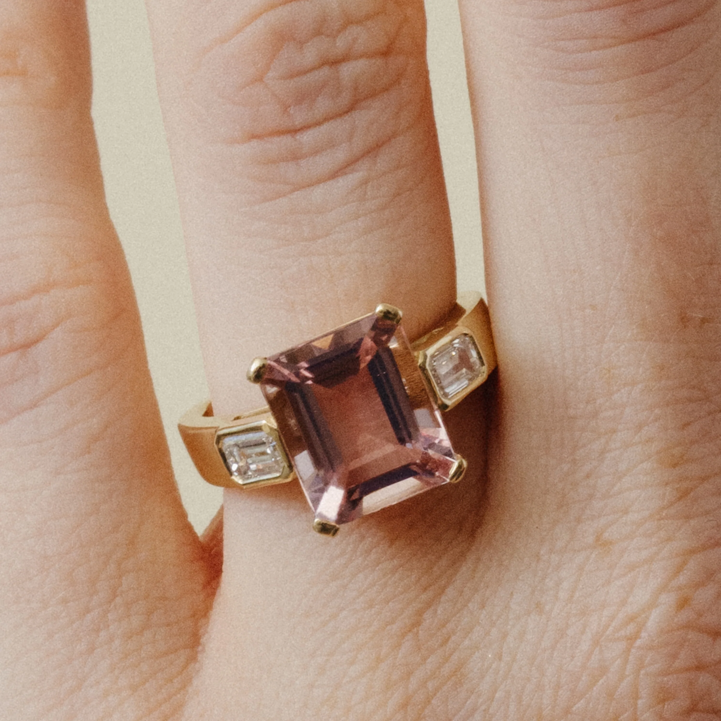 3.85ct Pink Beryl & Diamond Three Stone Ring - Image 4