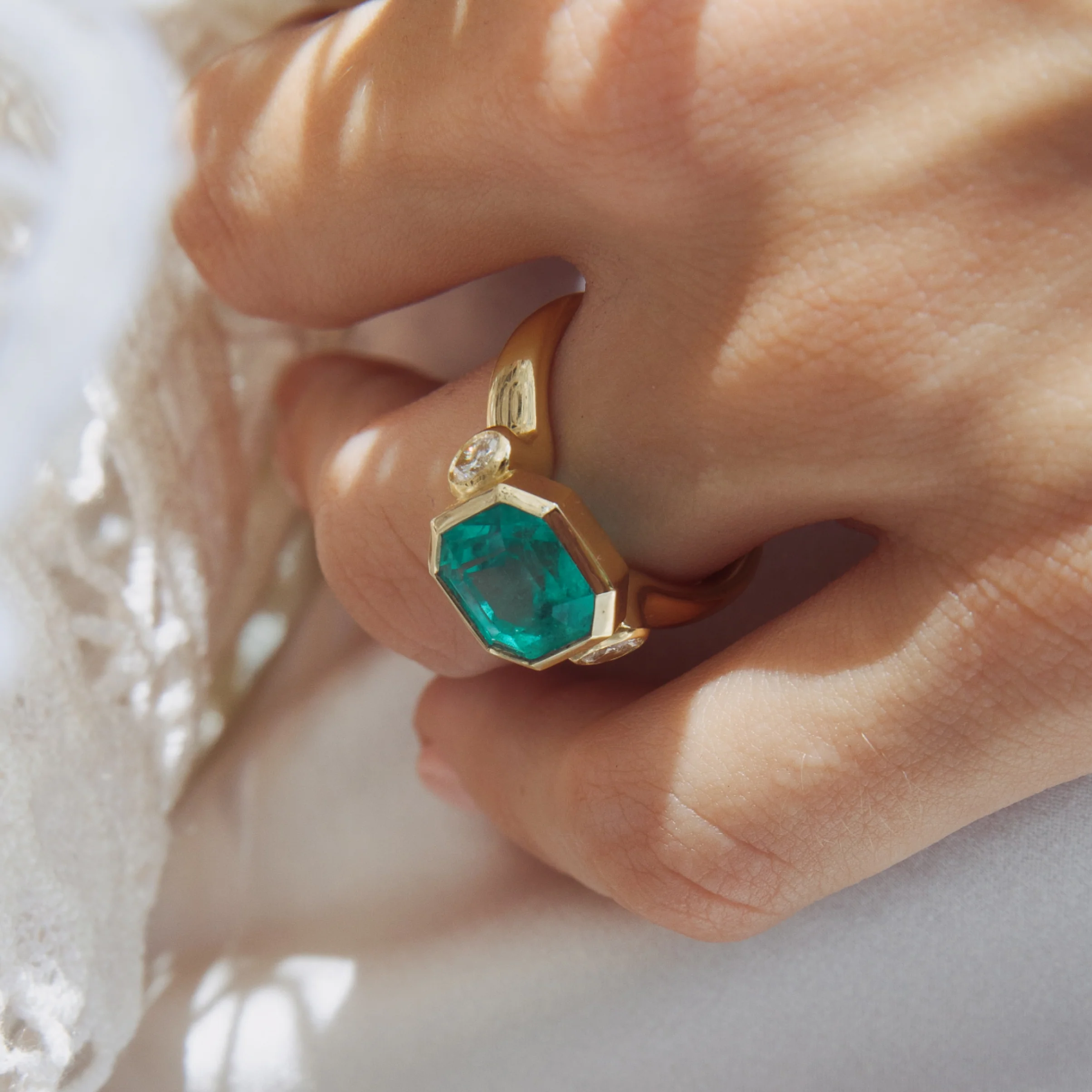 4.06ct Muzo Emerald and Diamond Floating Bezel Ring - Image 3