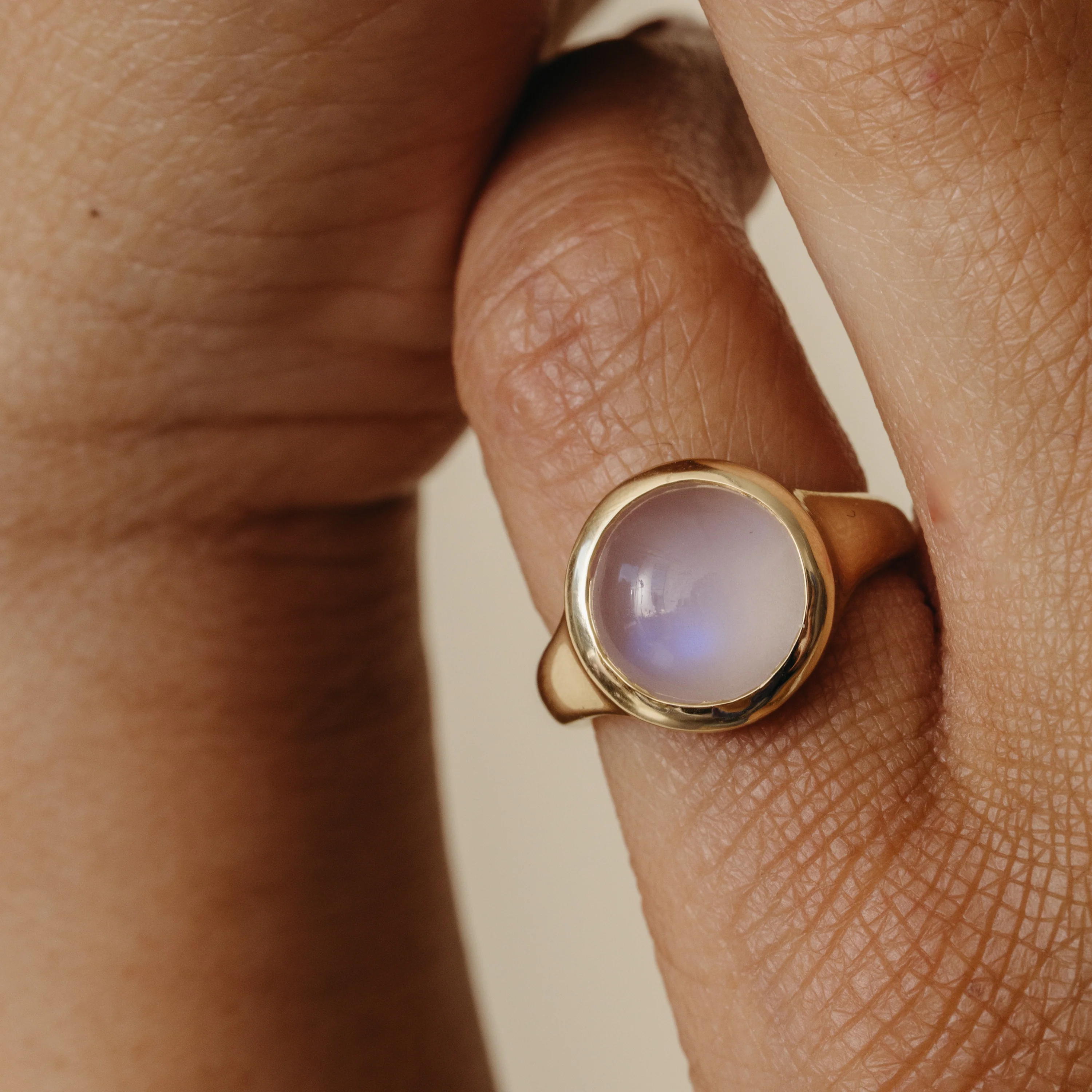 4.10ct Moonstone Signet Ring - Image 4
