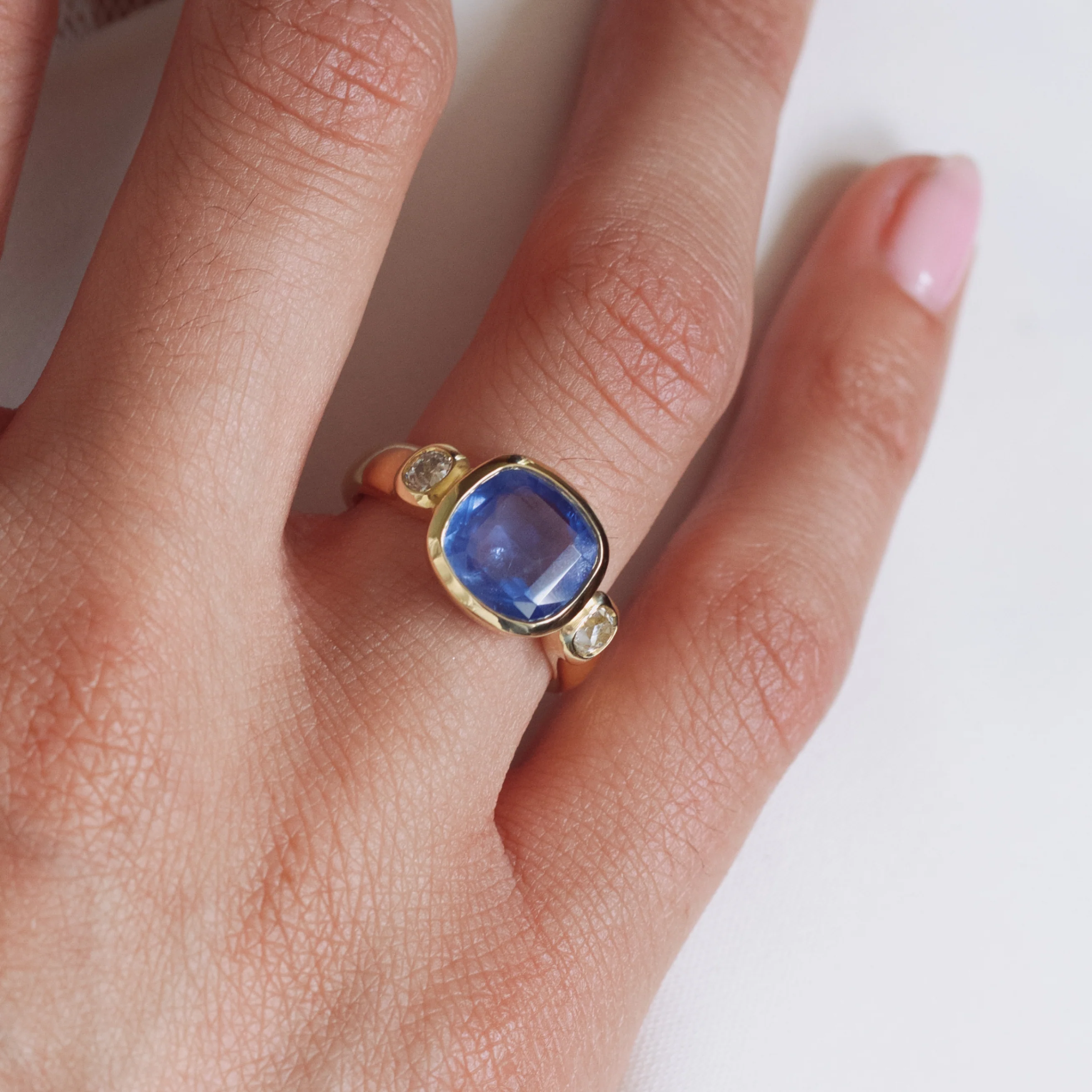 4.48ct Burma Sapphire & Diamond Floating Bezel Ring - Image 2