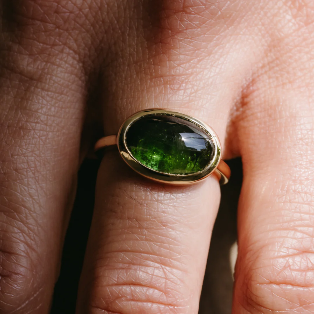 5.59ct Tourmaline Cabachon Bezel Ring - Image 4