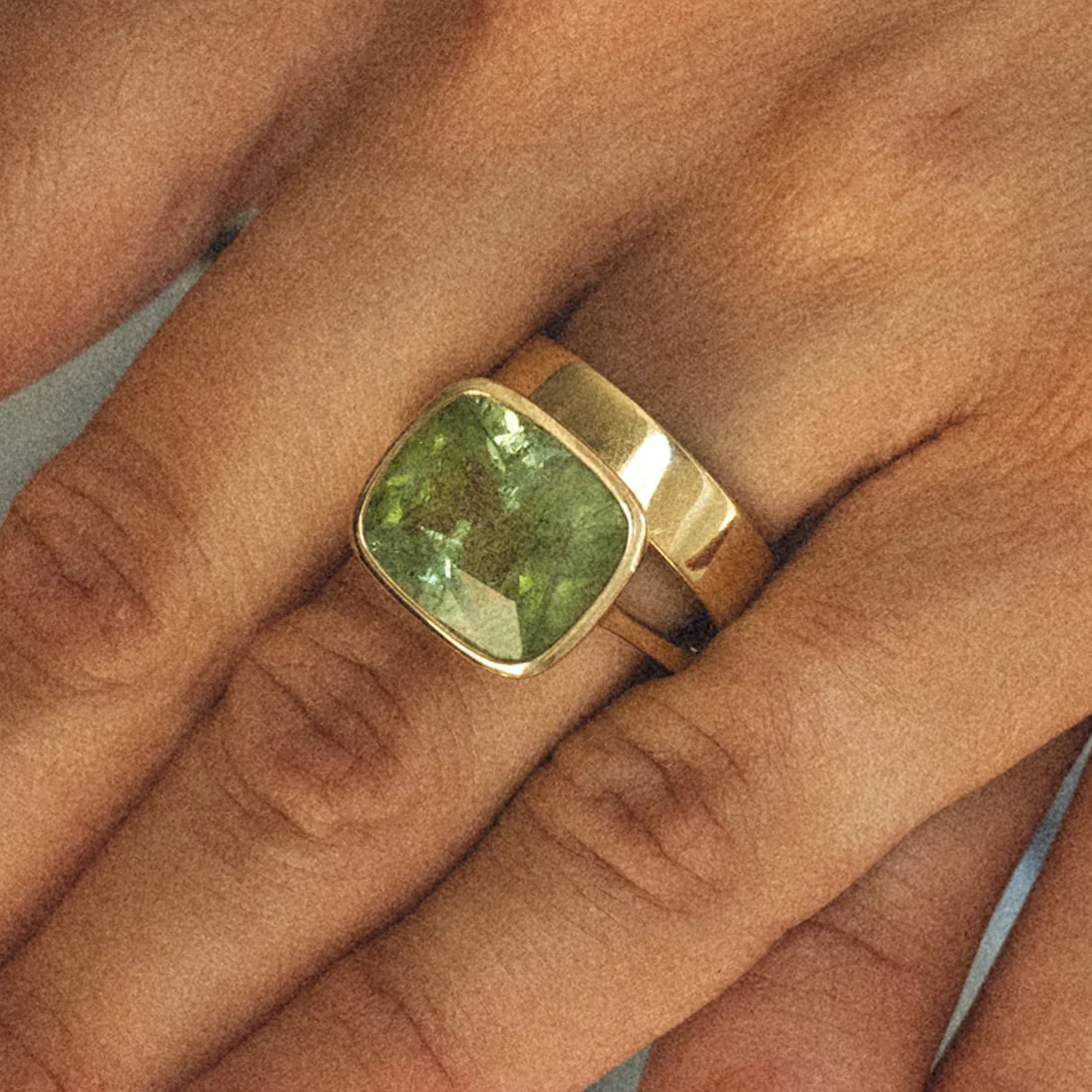 9.2CT GREEN TOURMALINE BEZEL RING - Image 4