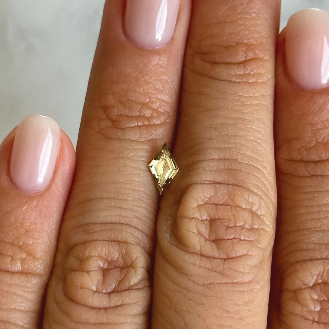 Bespoke 0.32ct Brown-Green Diamond - Image 4