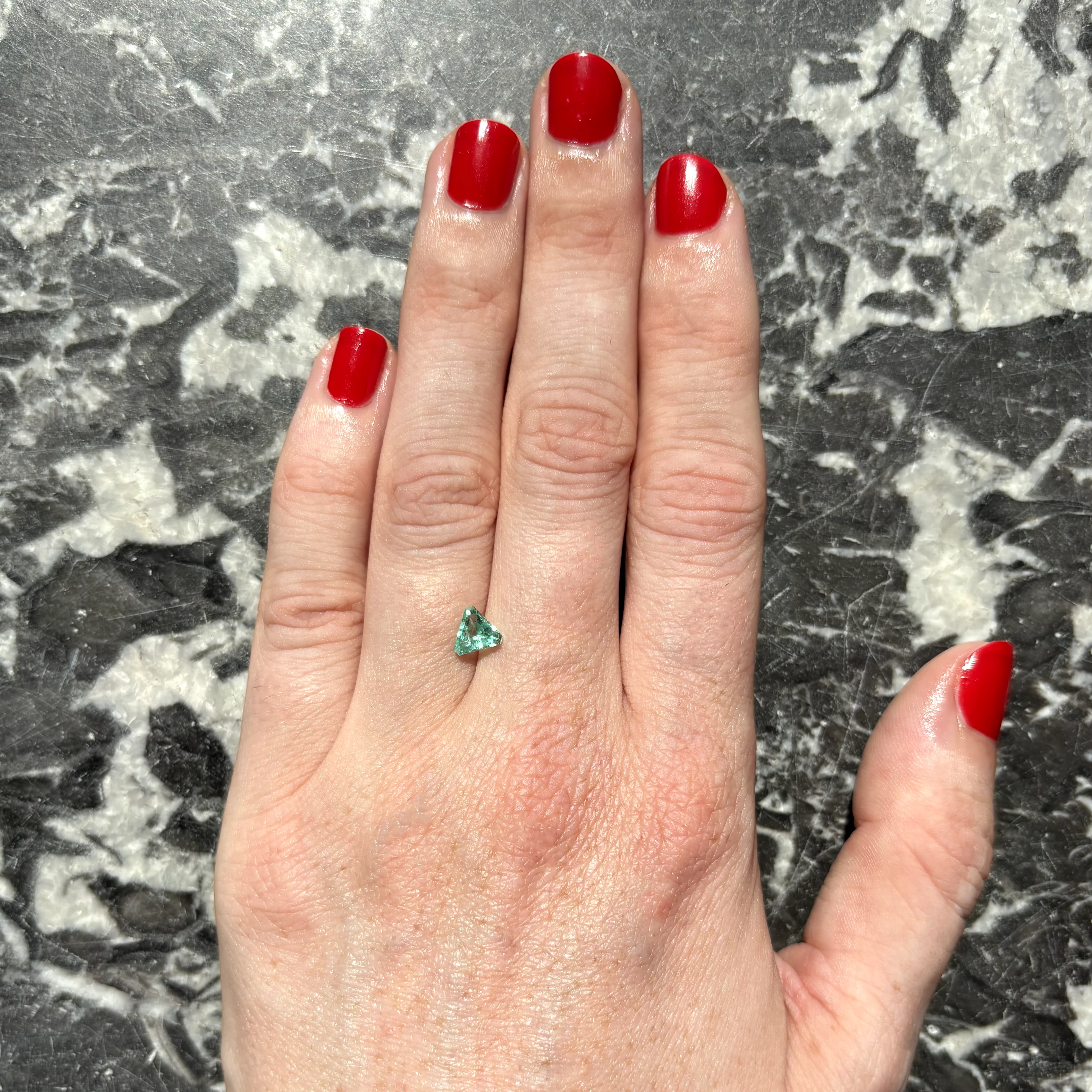Bespoke 0.56ct Trilliant Muzo Emerald - Image 2