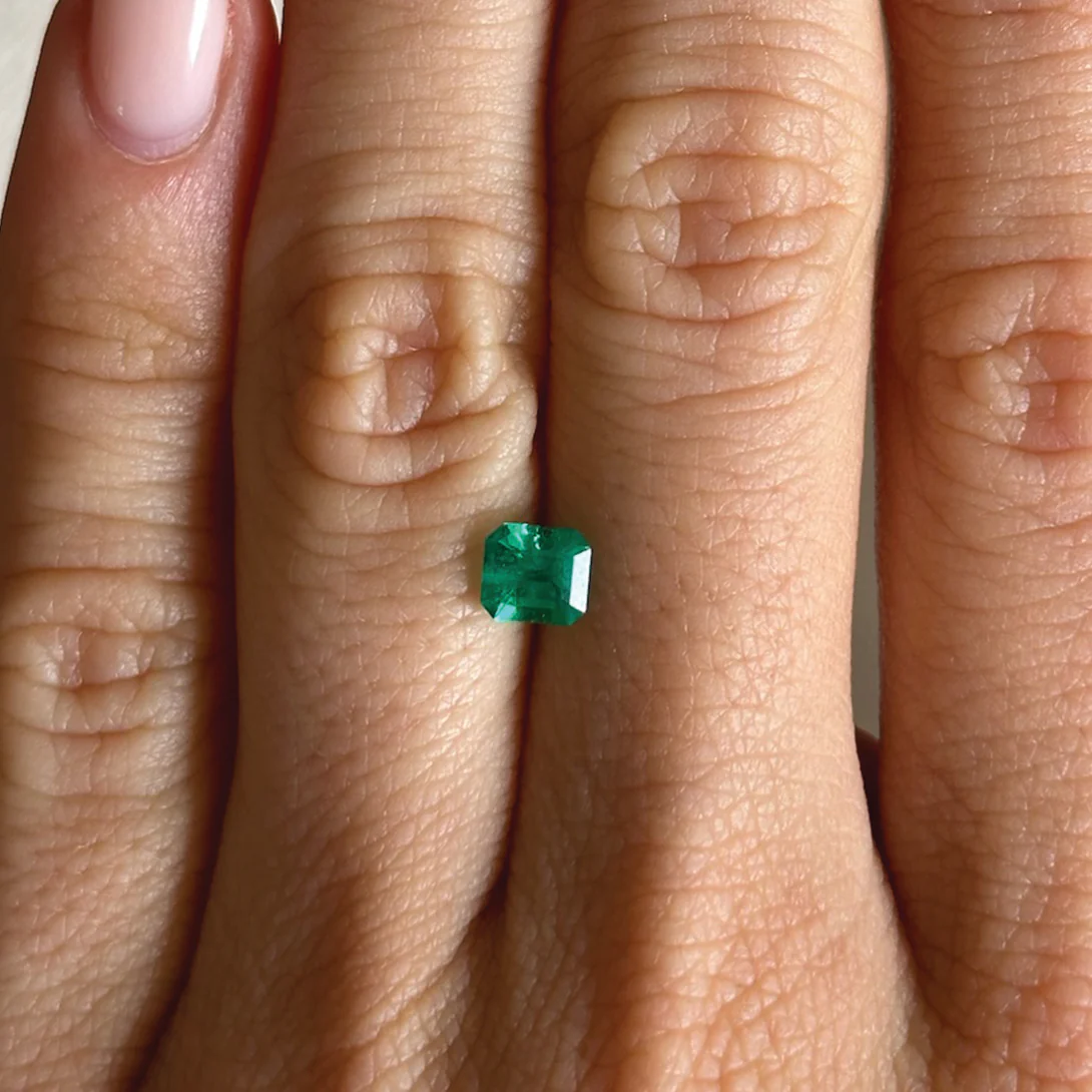 BESPOKE 0.60CT MUZO EMERALD - Image 2