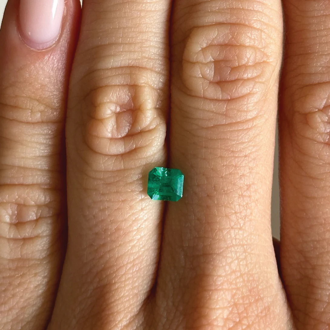BESPOKE 0.60CT MUZO EMERALD - Image 4