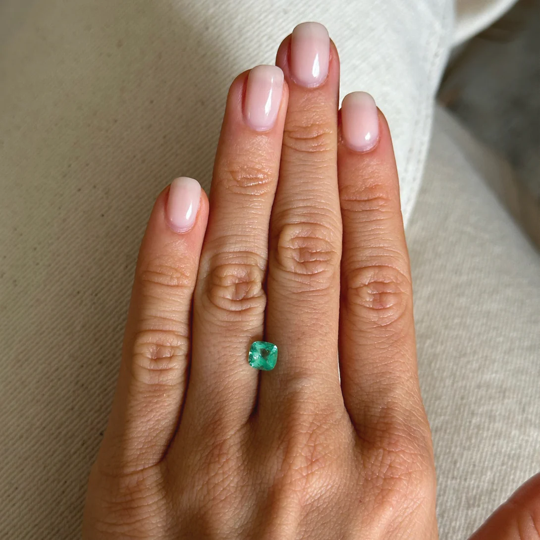 BESPOKE 0.71CT COLOMBIAN EMERALD - Image 4