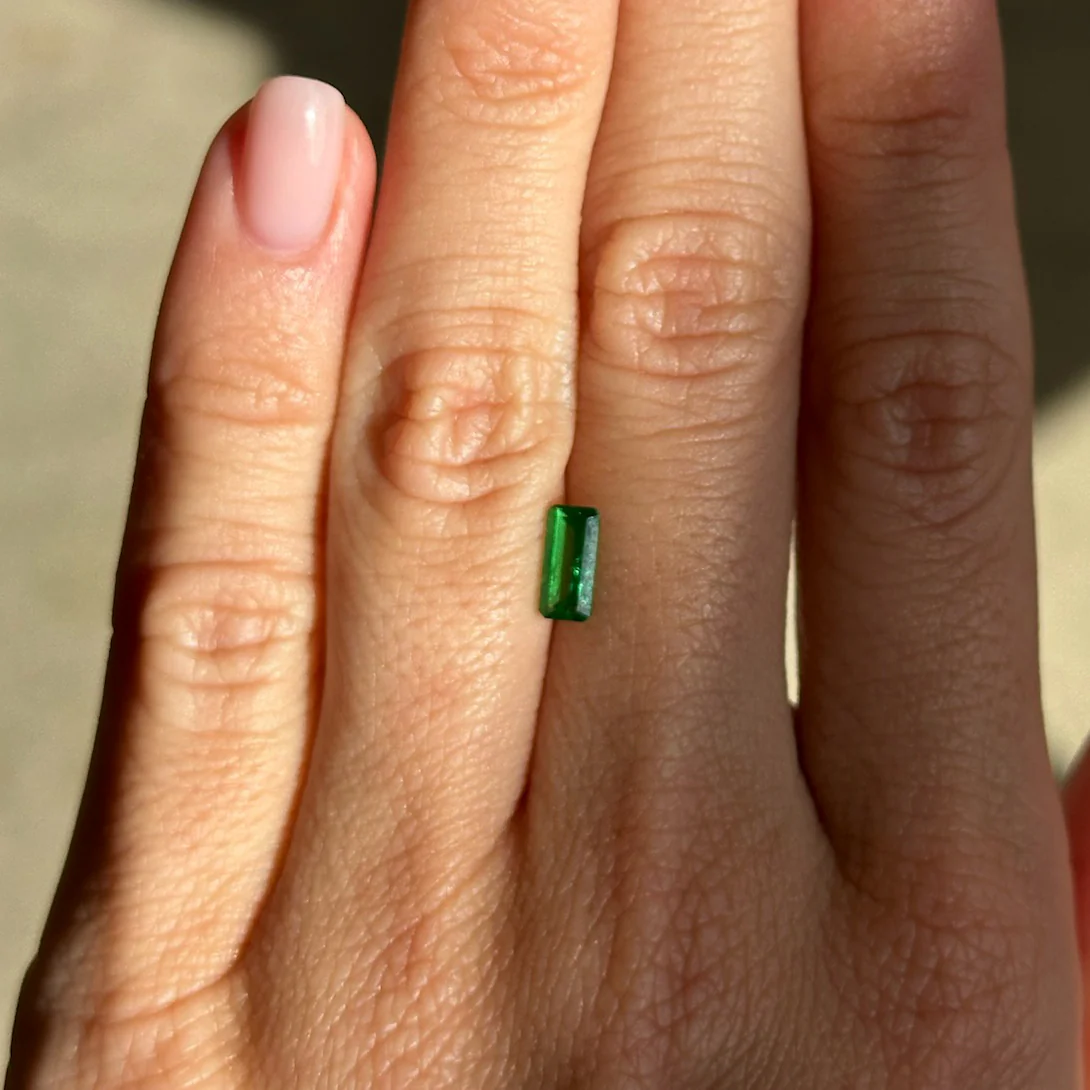 BESPOKE 0.83CT ANZA TSAVORITE GARNET - Image 5