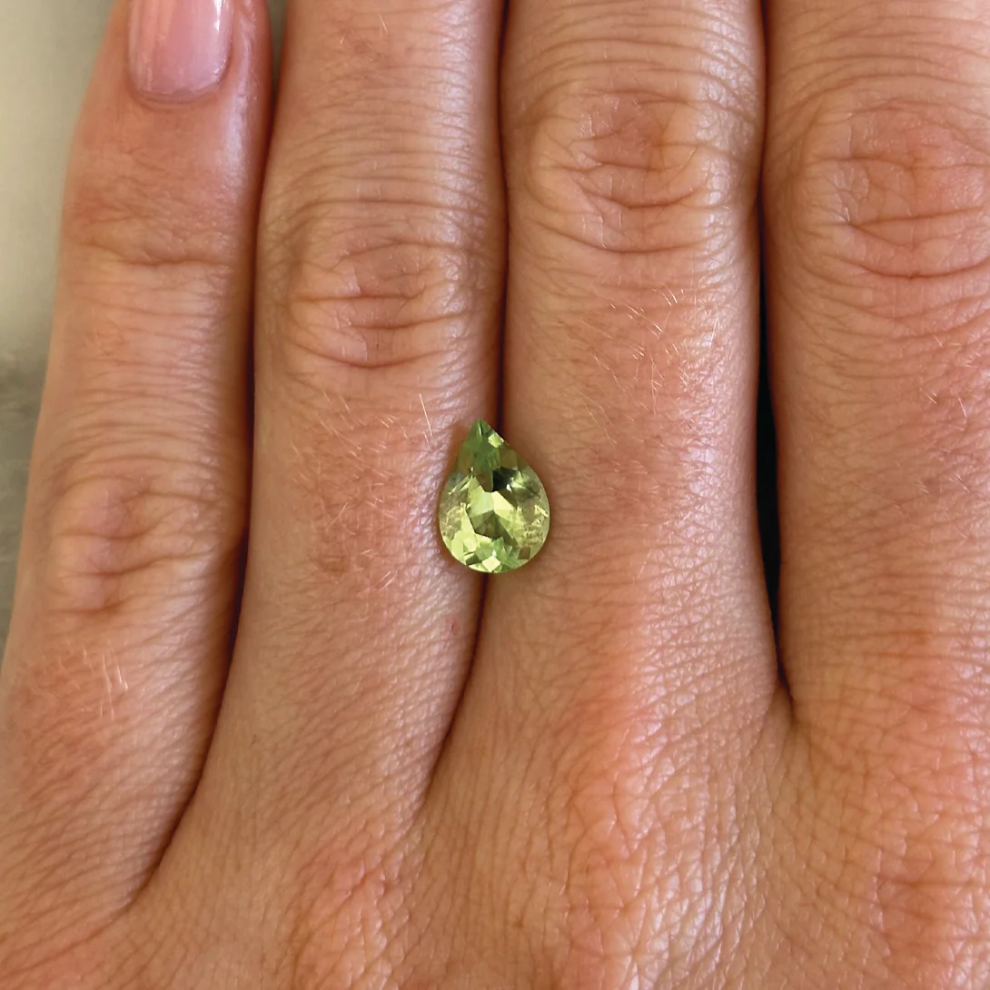 BESPOKE 1.56CT GREEN PERIDOT PEAR - Image 2