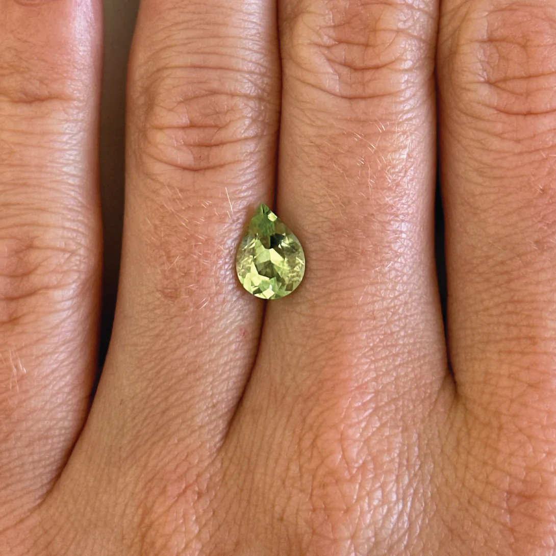 BESPOKE 1.56CT GREEN PERIDOT PEAR - Image 3