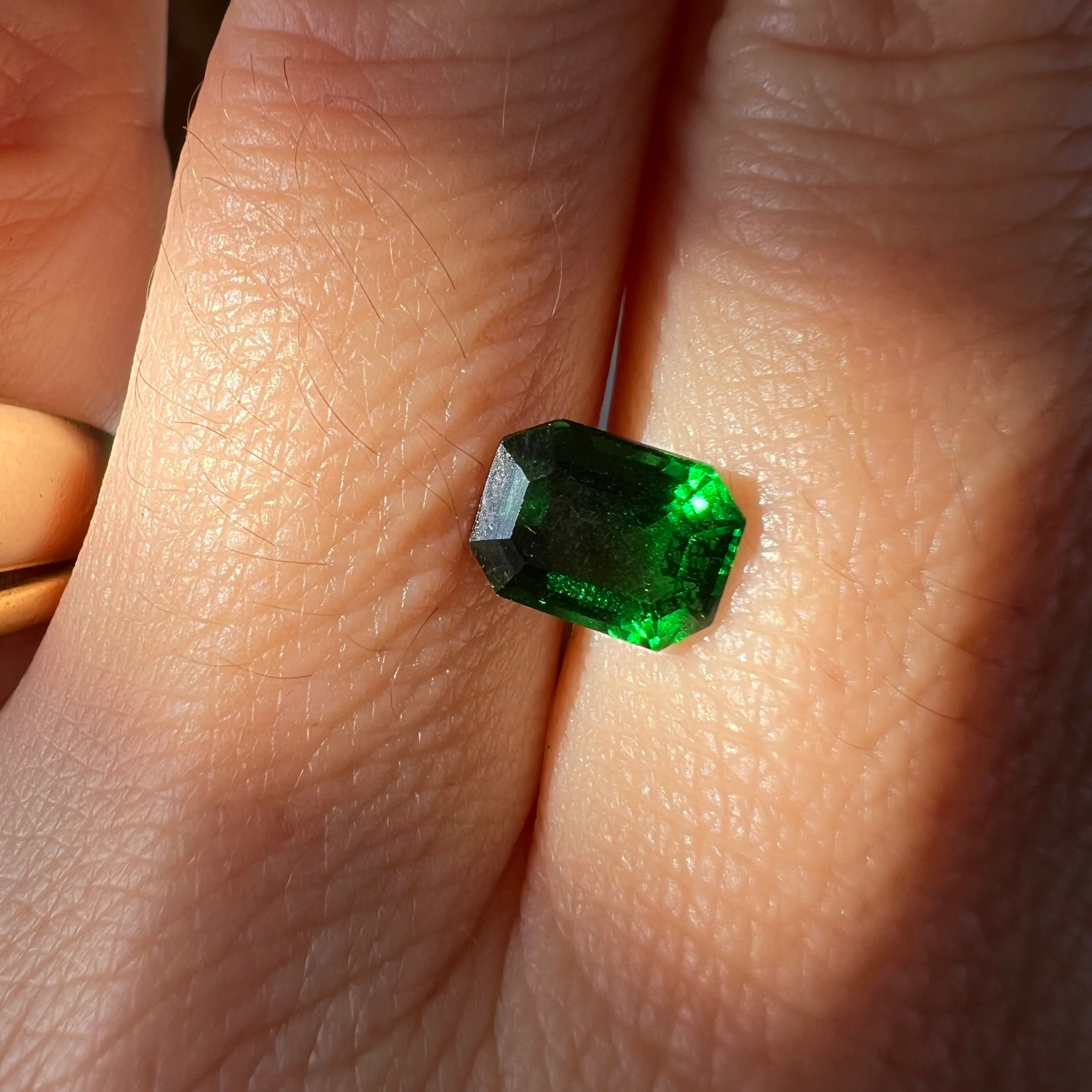 BESPOKE 1.68CT TSAVORITE GARNET - Image 2