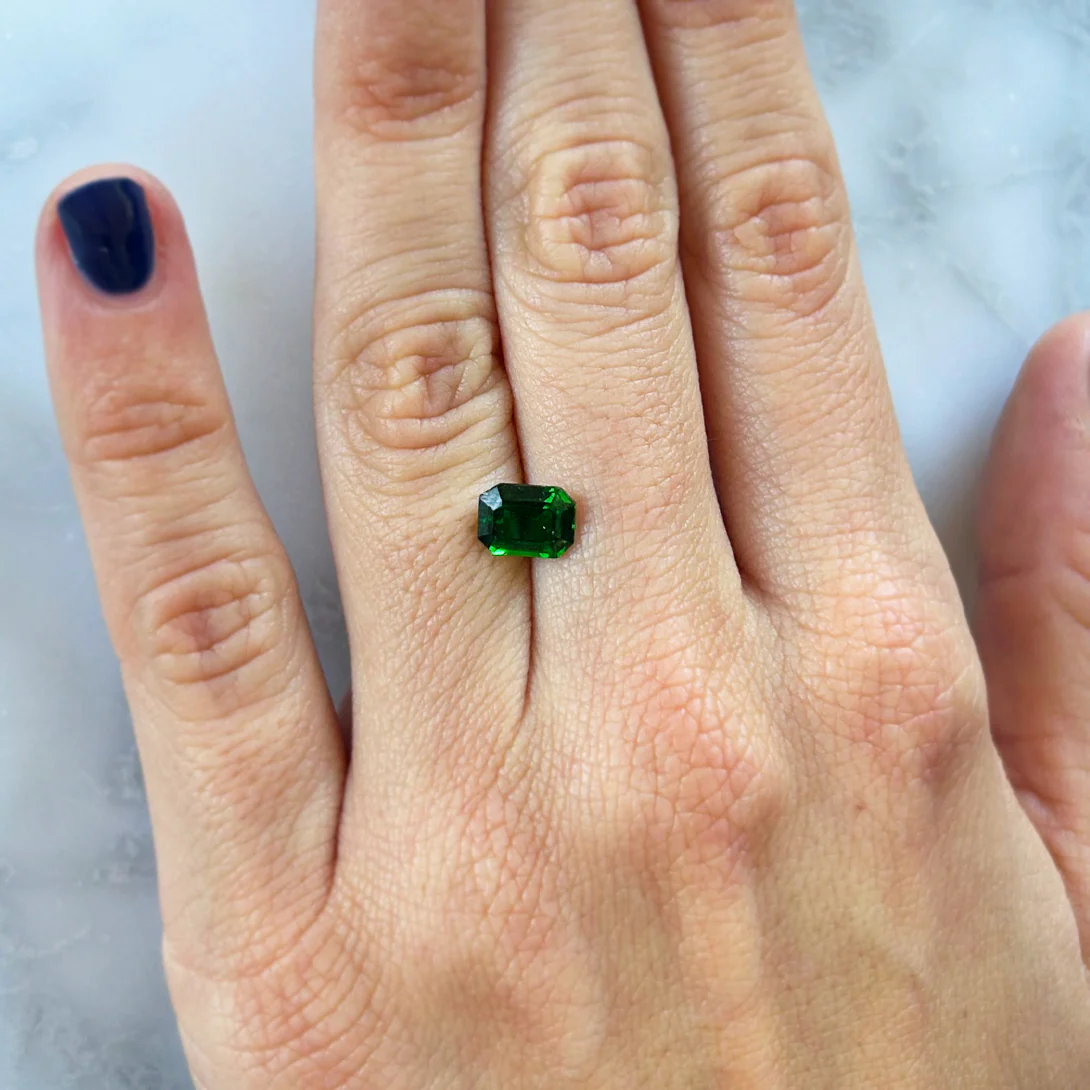 BESPOKE 1.68CT TSAVORITE GARNET - Image 4