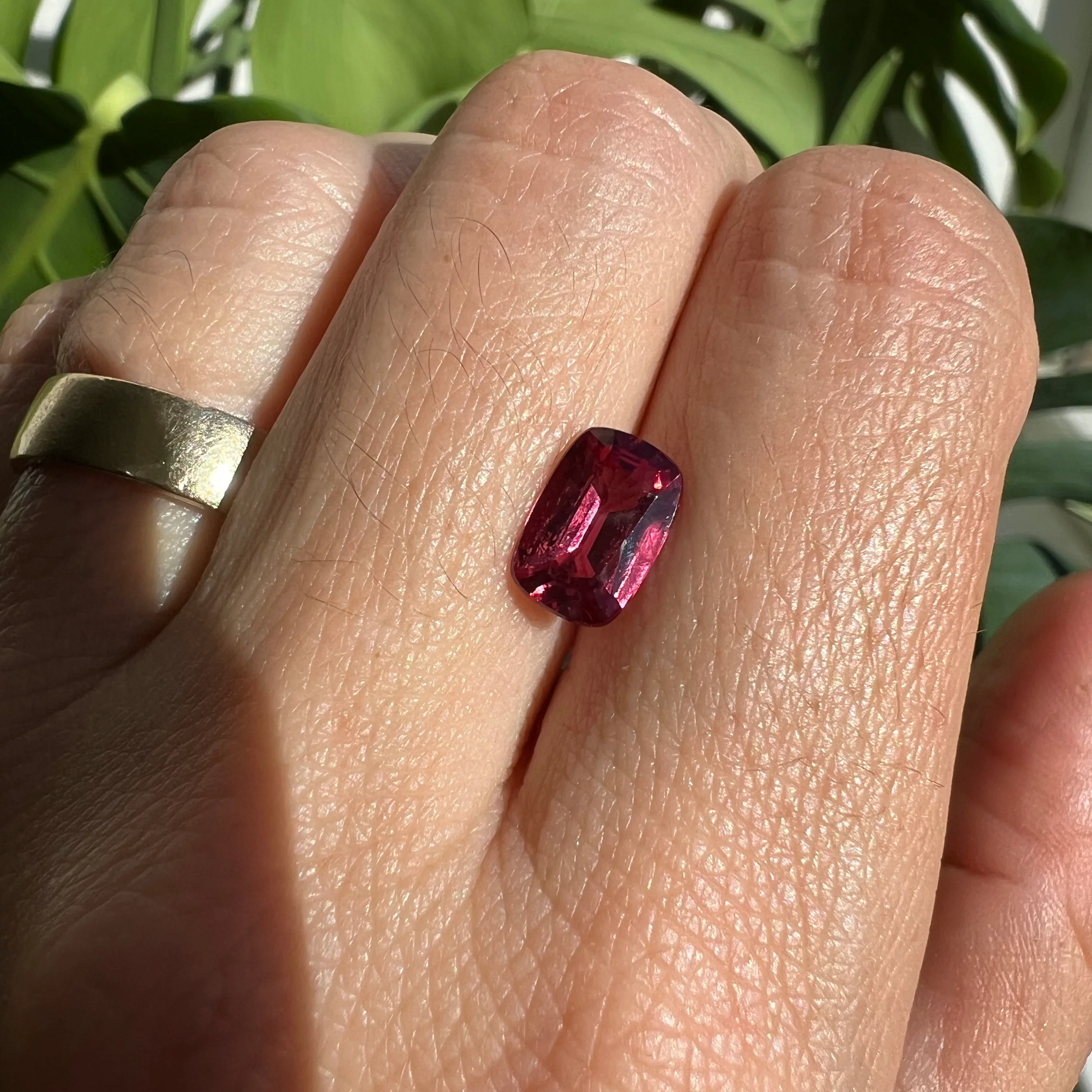 BESPOKE 1.90CT PINKISH RED SPINEL - Image 4