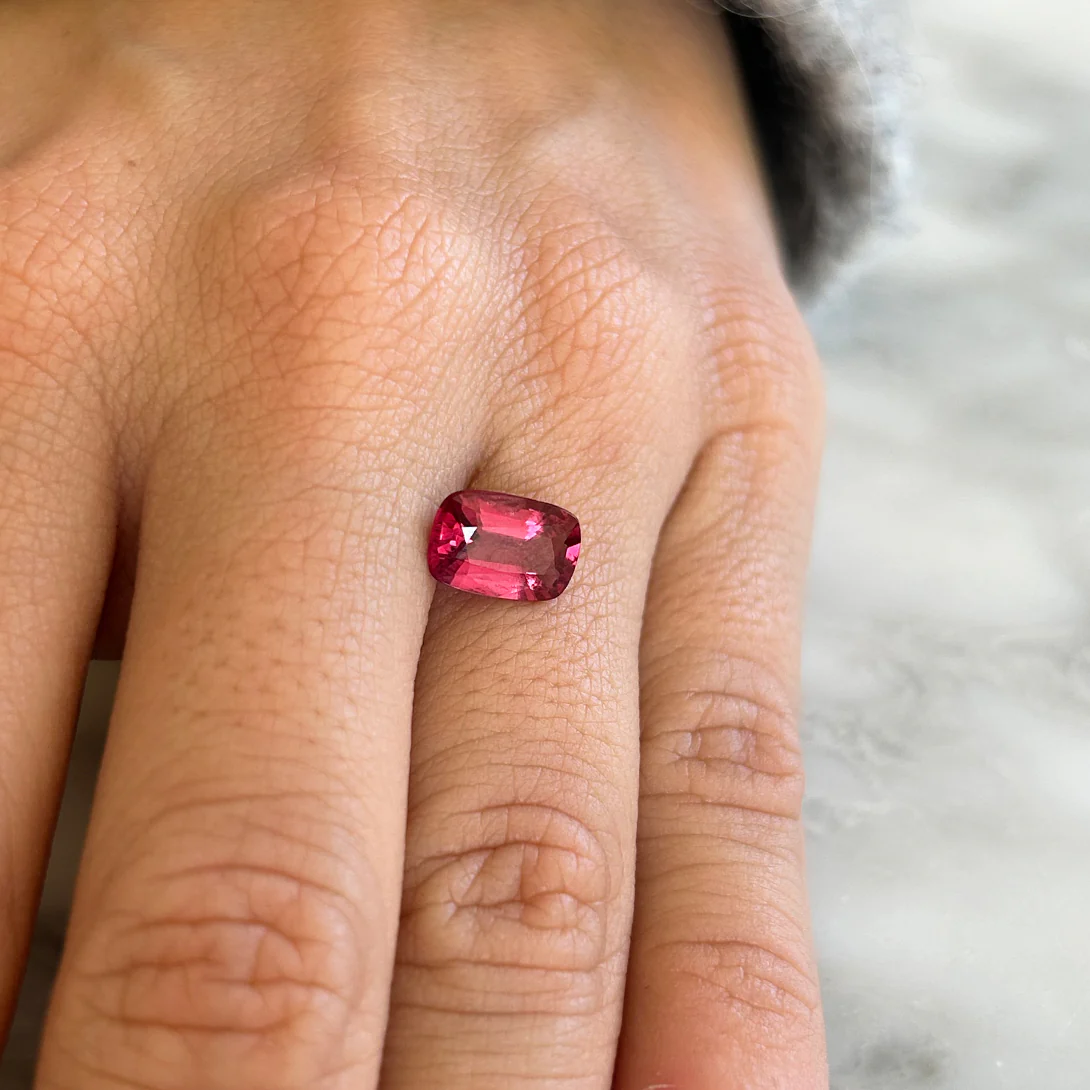 BESPOKE 1.90CT PINKISH RED SPINEL - Image 5