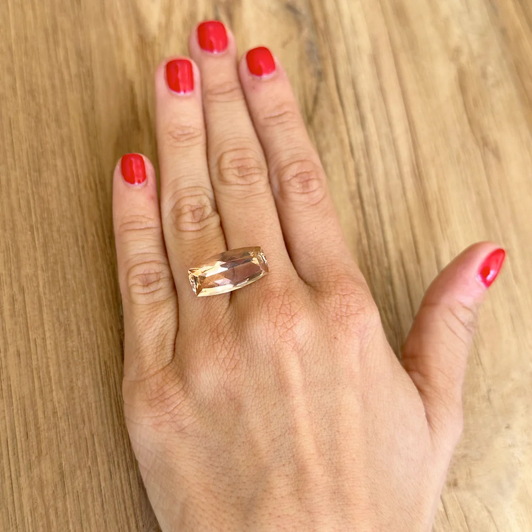 Bespoke 13.63ct Topaz - Image 2