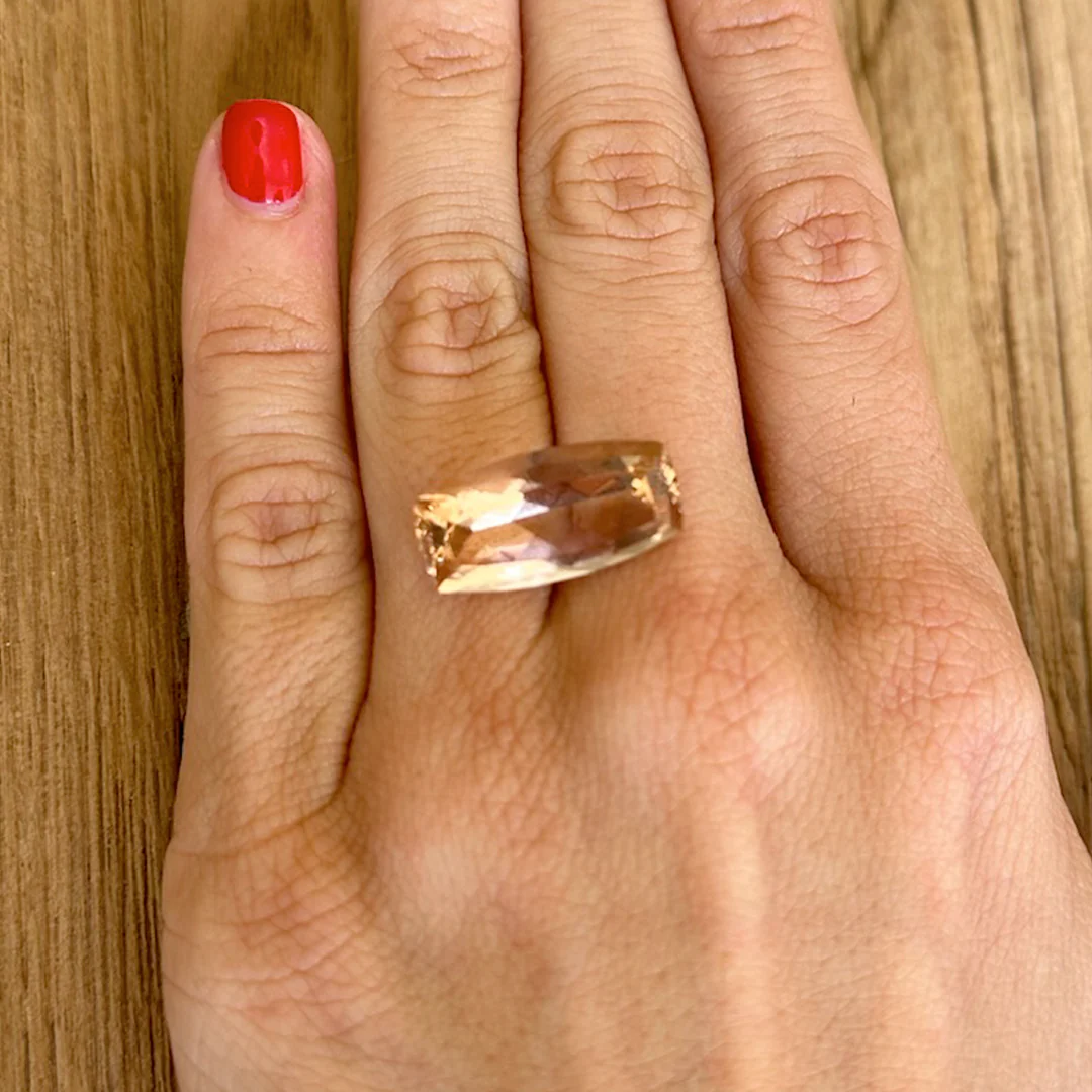 Bespoke 13.63ct Topaz - Image 3