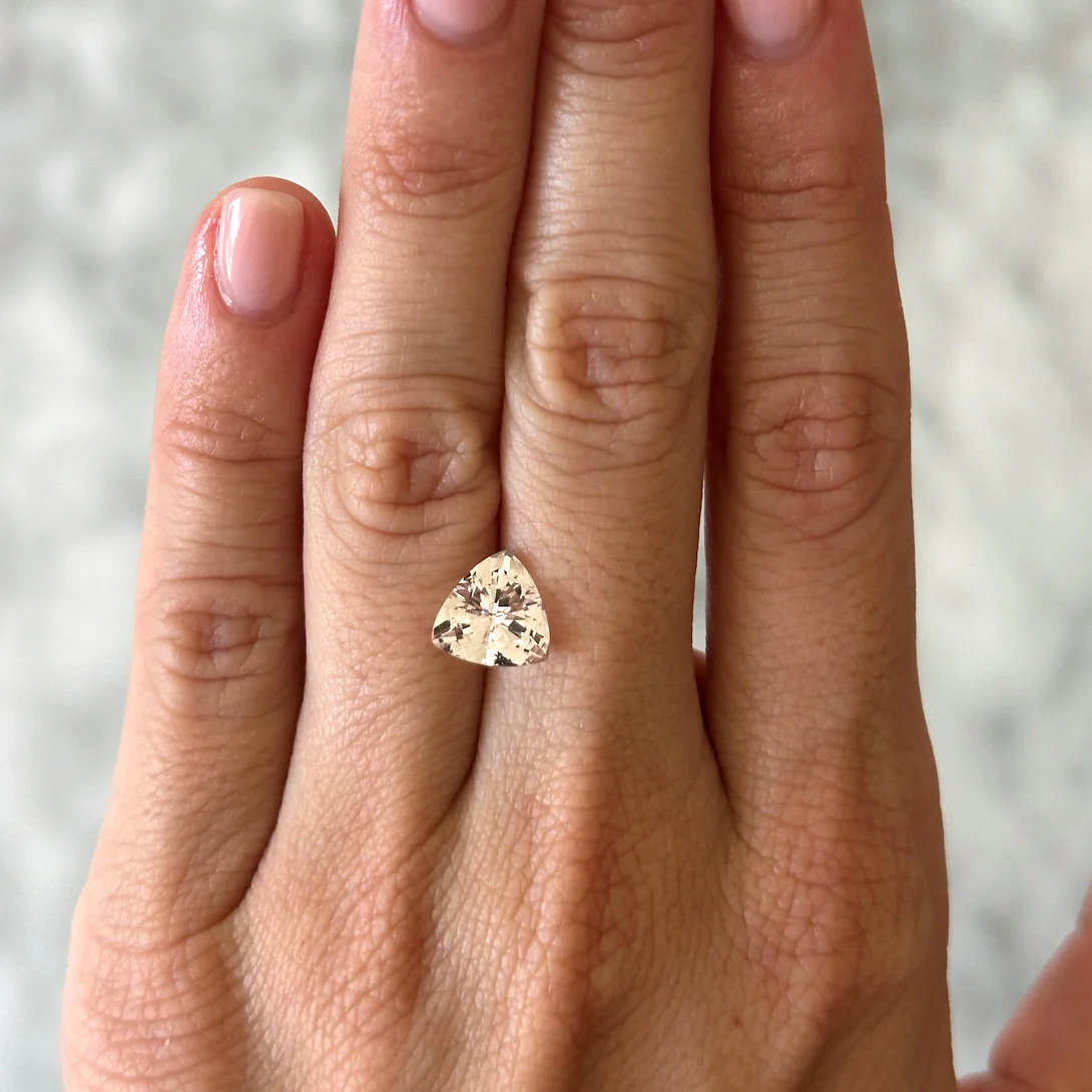 BESPOKE 2.32CT TRILLIANT PINK BERYL - Image 2