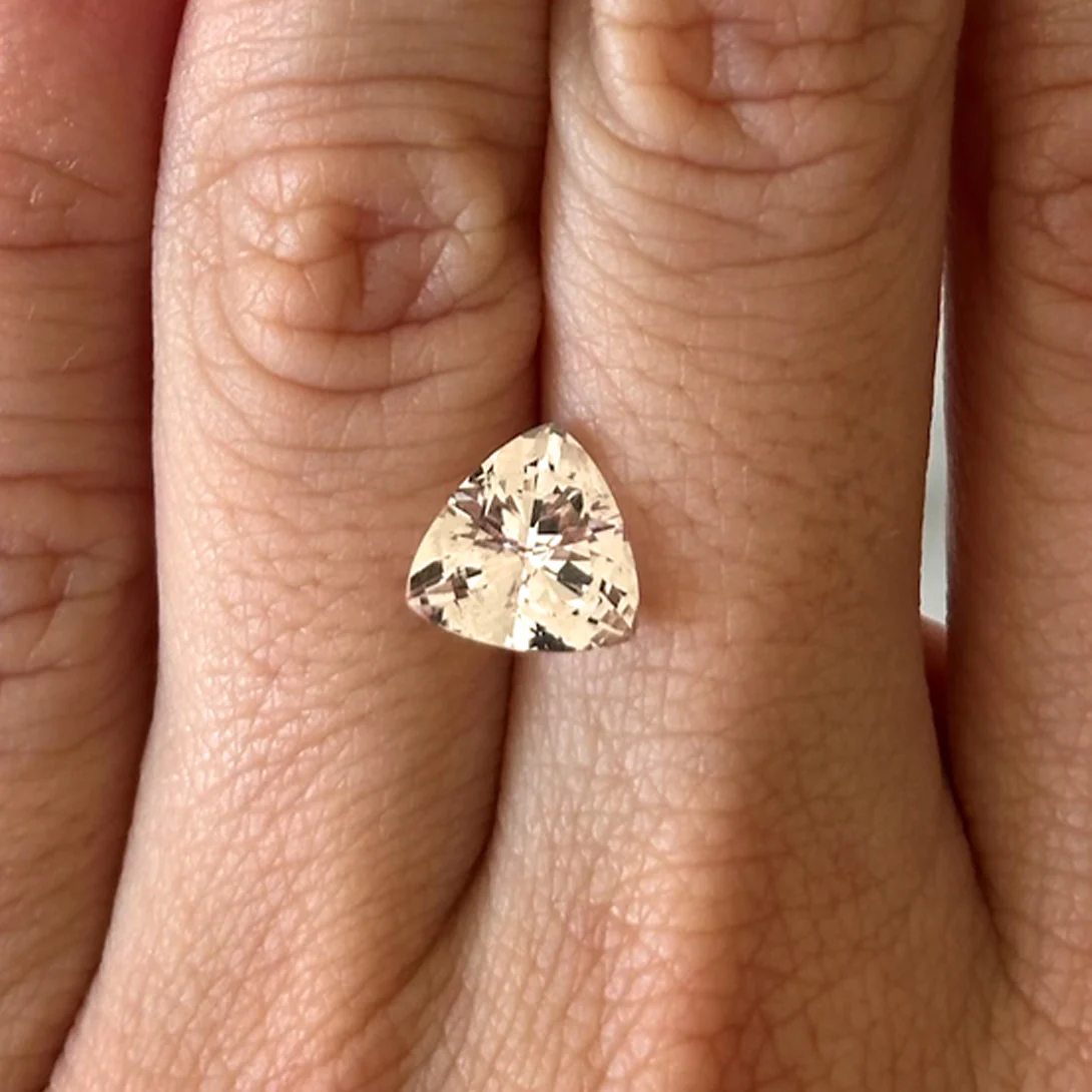 BESPOKE 2.32CT TRILLIANT PINK BERYL - Image 3