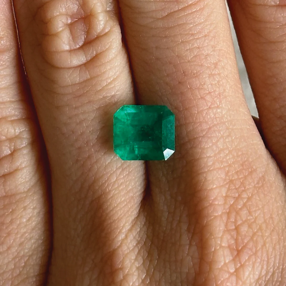 BESPOKE 2.33CT MUZO EMERALD CUT EMERALD - Image 2