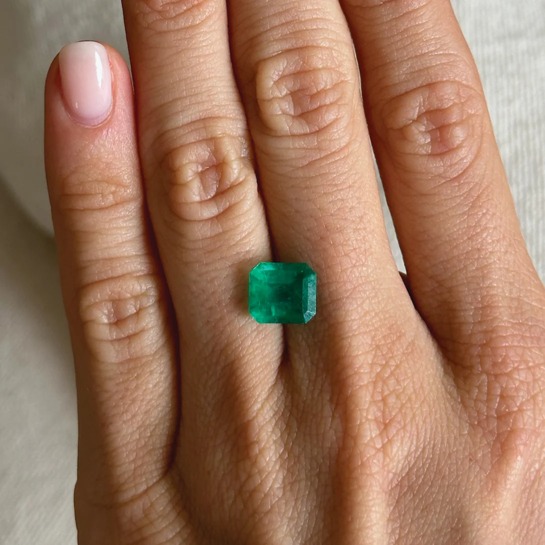 BESPOKE 2.33CT MUZO EMERALD CUT EMERALD - Image 4