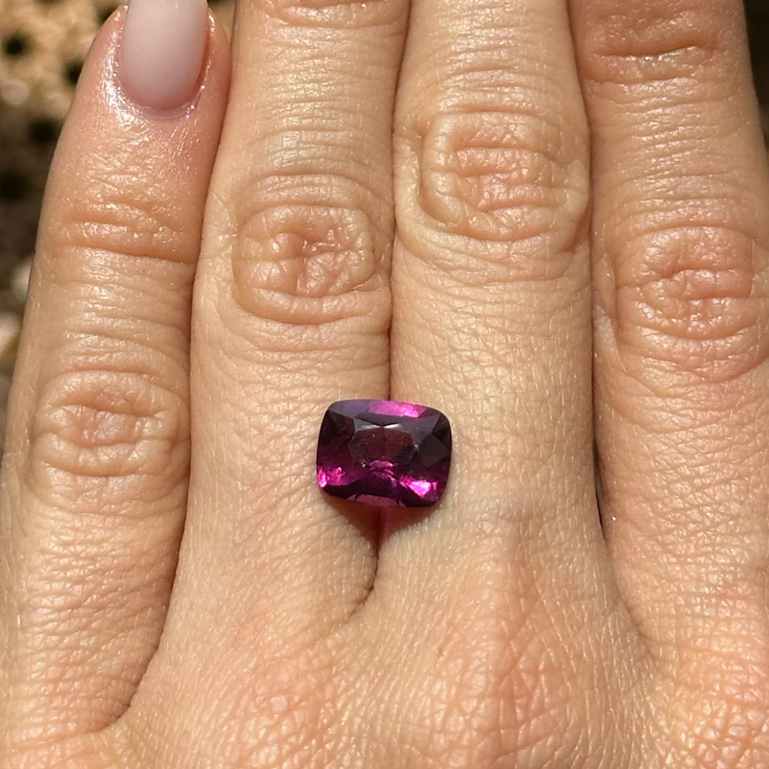 Bespoke 3.42ct Pinkish-Purple Rhodolite Garnet - Image 3