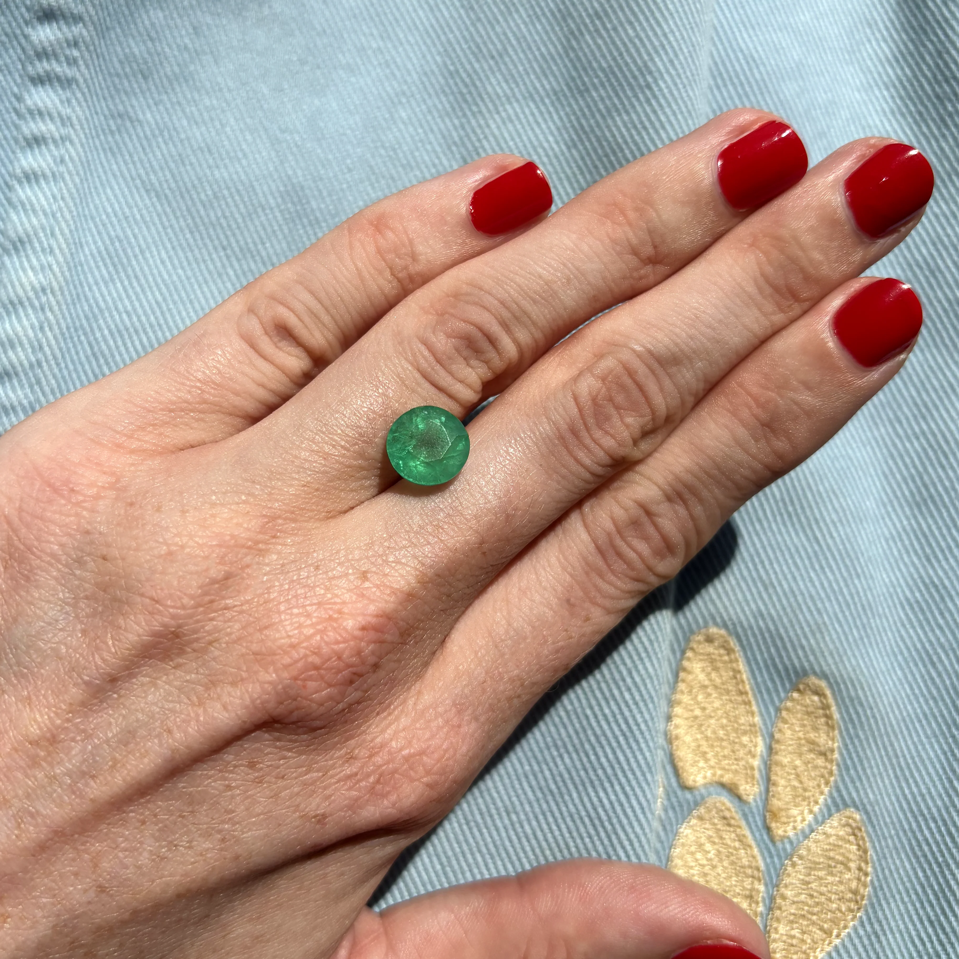 Bespoke 3.73ct Round Emerald - Image 2