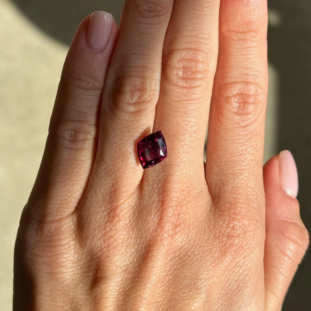 Bespoke 4.35ct Anza Rhodolite Garnet - Image 2