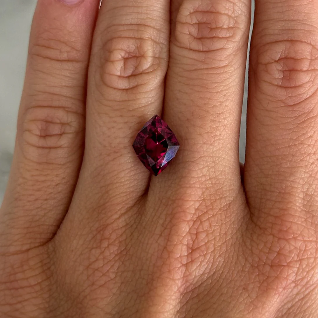 Bespoke 4.35ct Anza Rhodolite Garnet - Image 4