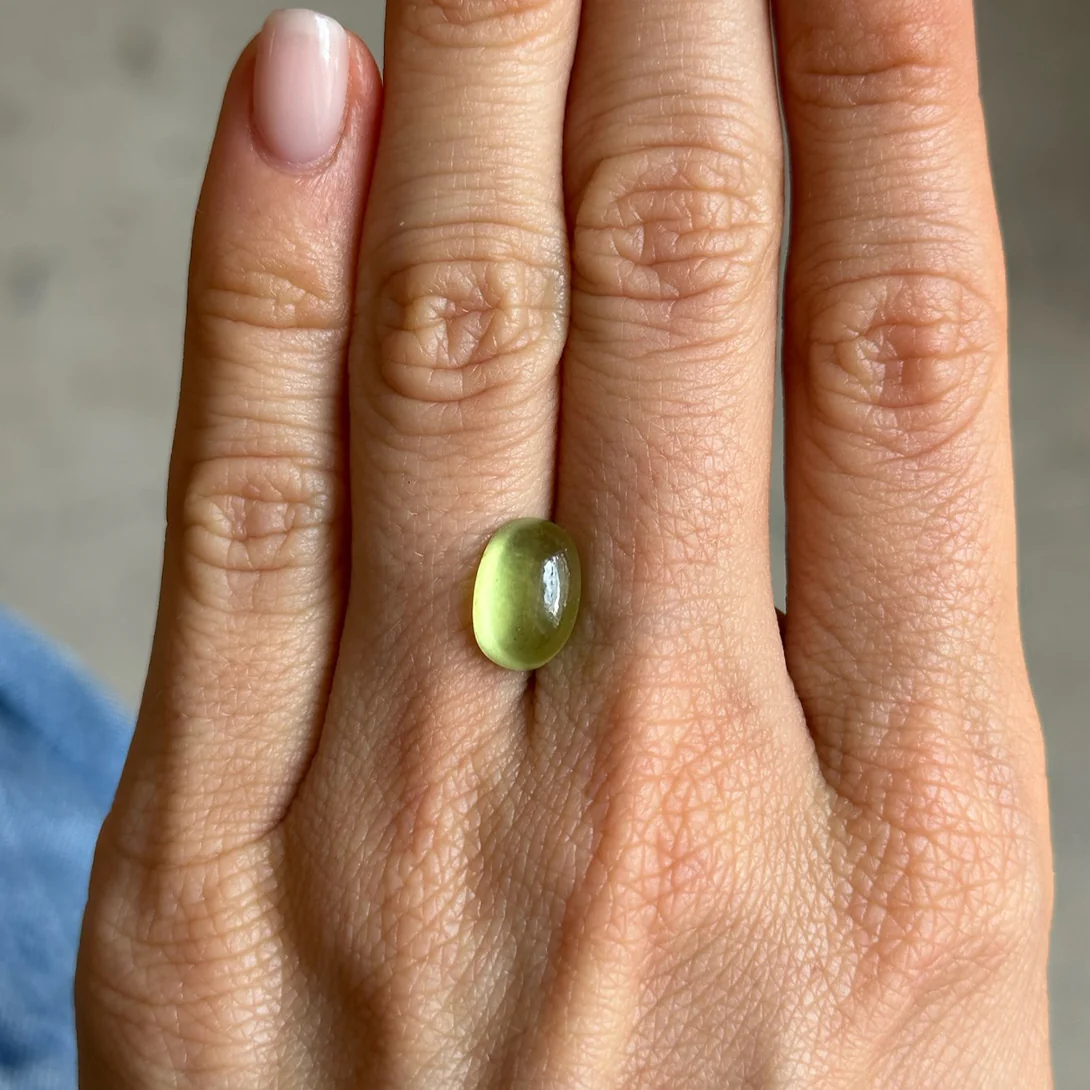 BESPOKE 4.45CT CABOCHON PERIDOT - Image 2