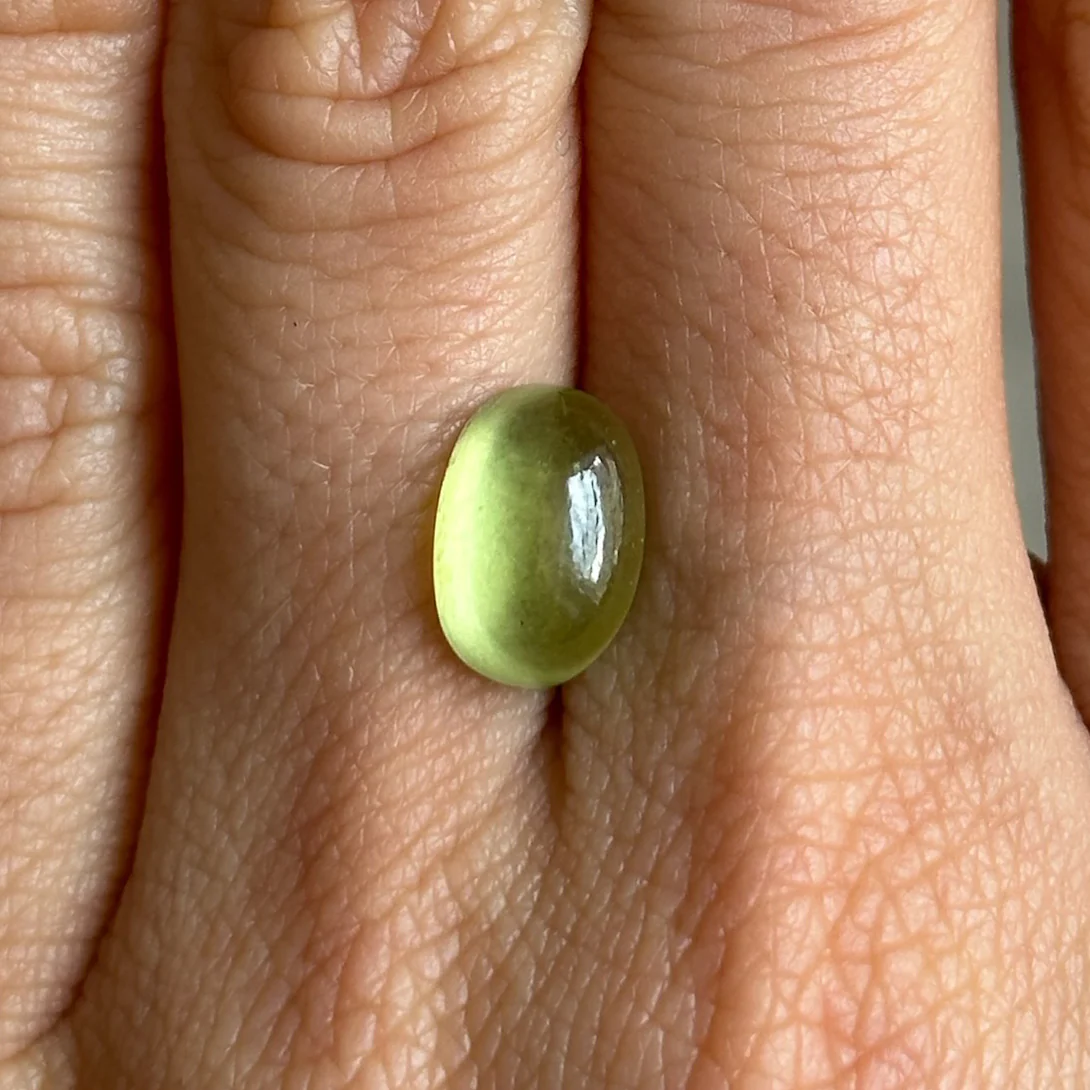 BESPOKE 4.45CT CABOCHON PERIDOT - Image 3