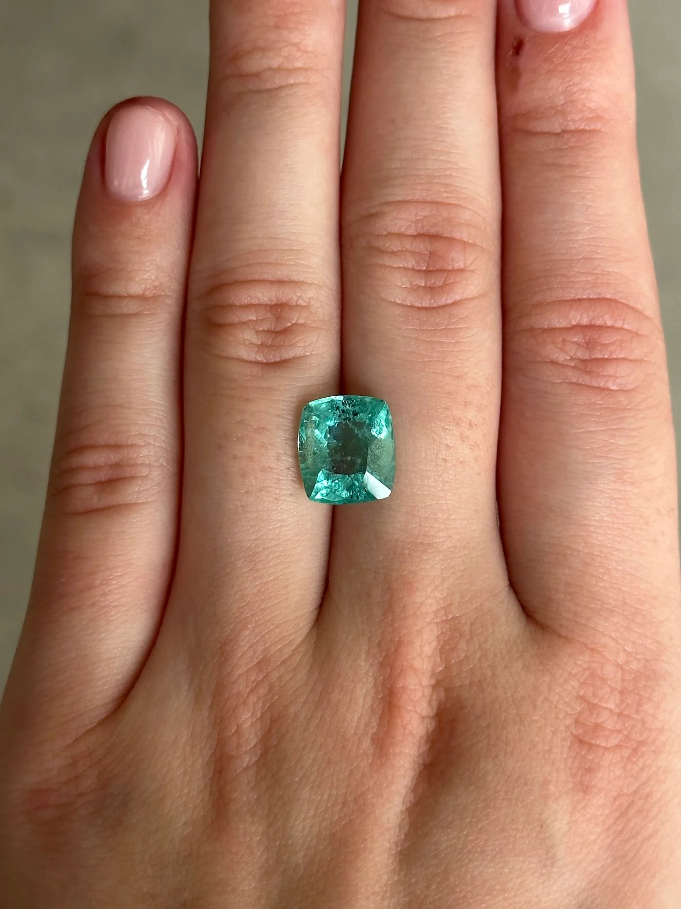 Bespoke 4.47ct Brazilian Light Green Emerald - Image 3