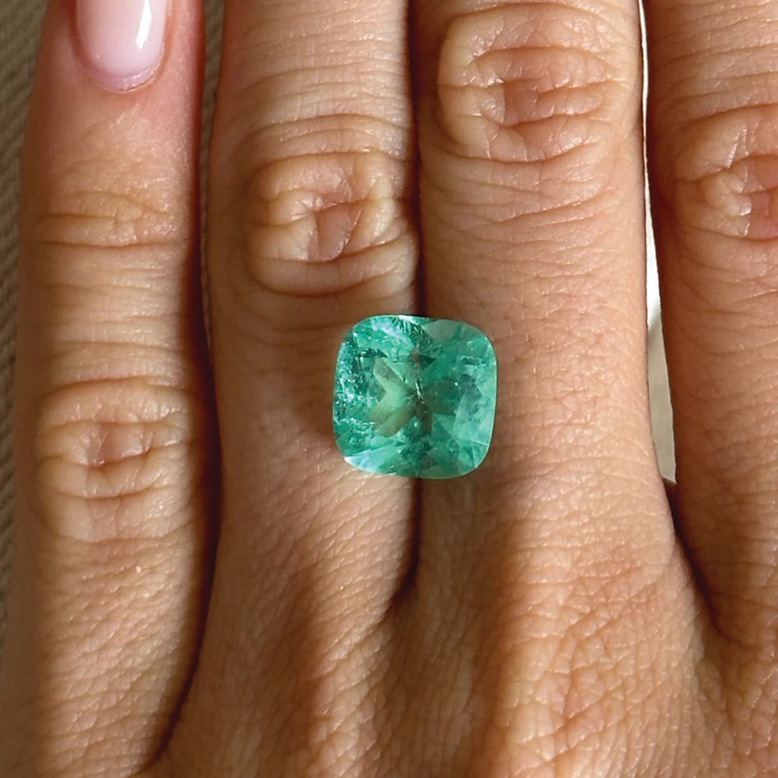 BESPOKE 5.52CT MUZO CUSHION CUT EMERALD - Image 2