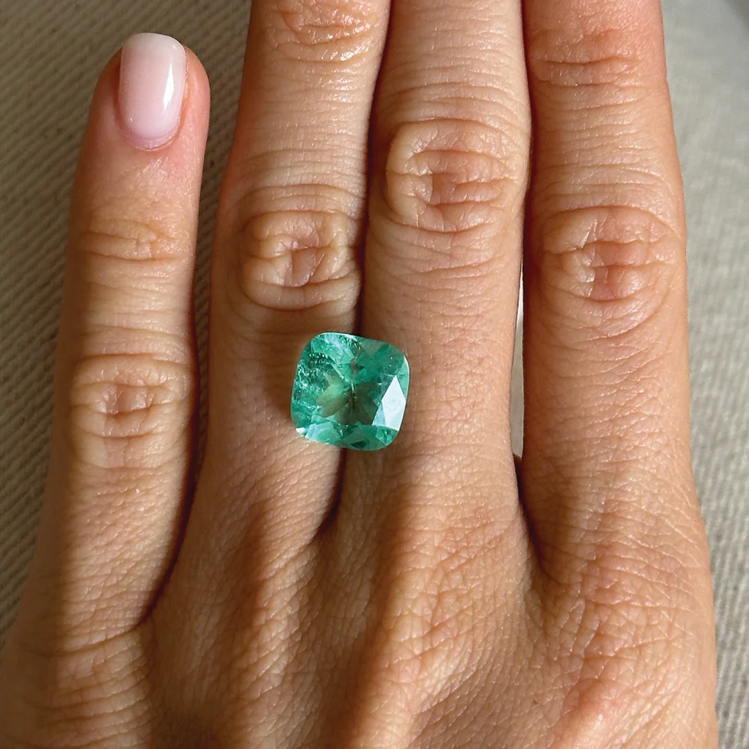 BESPOKE 5.52CT MUZO CUSHION CUT EMERALD - Image 3