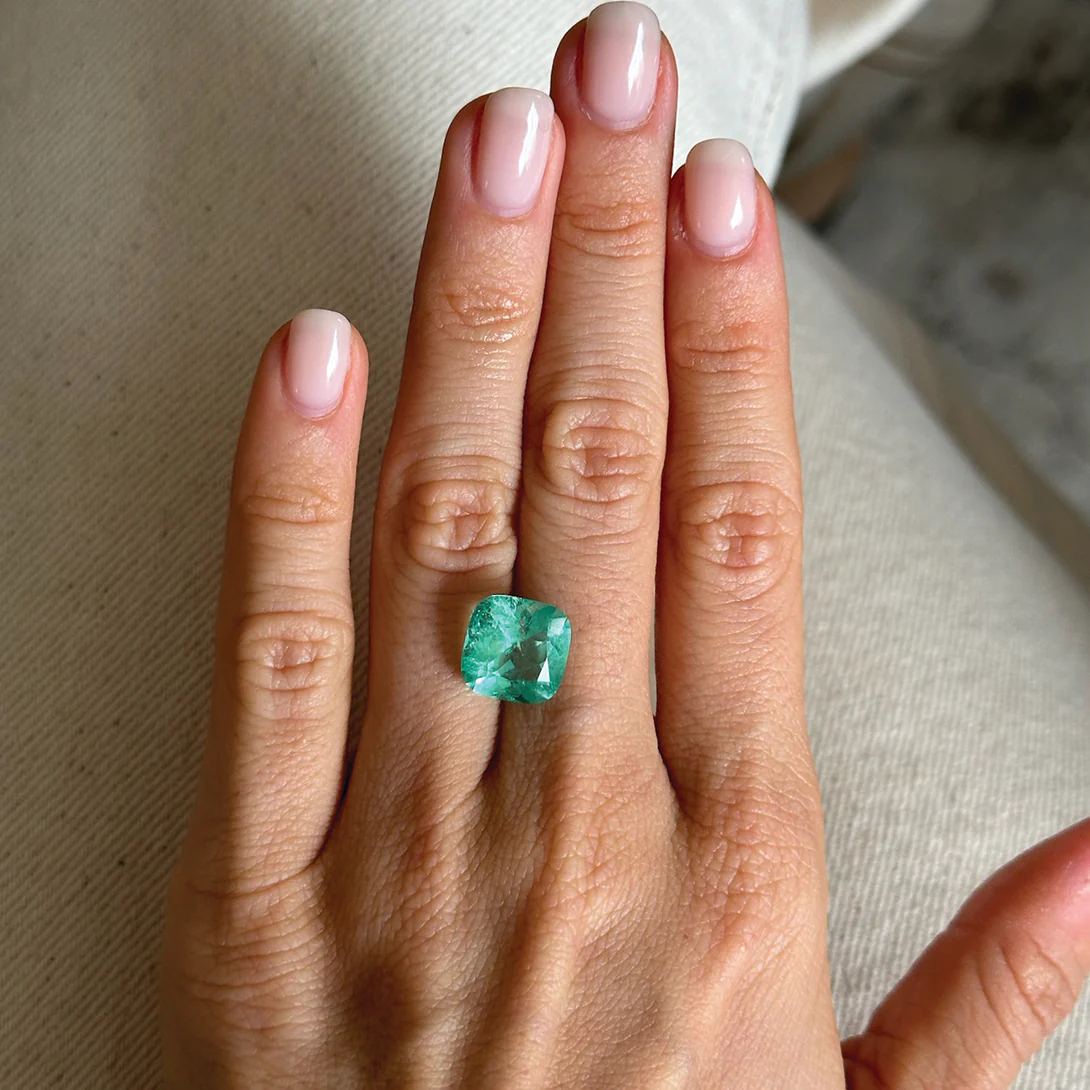 BESPOKE 5.52CT MUZO CUSHION CUT EMERALD - Image 4