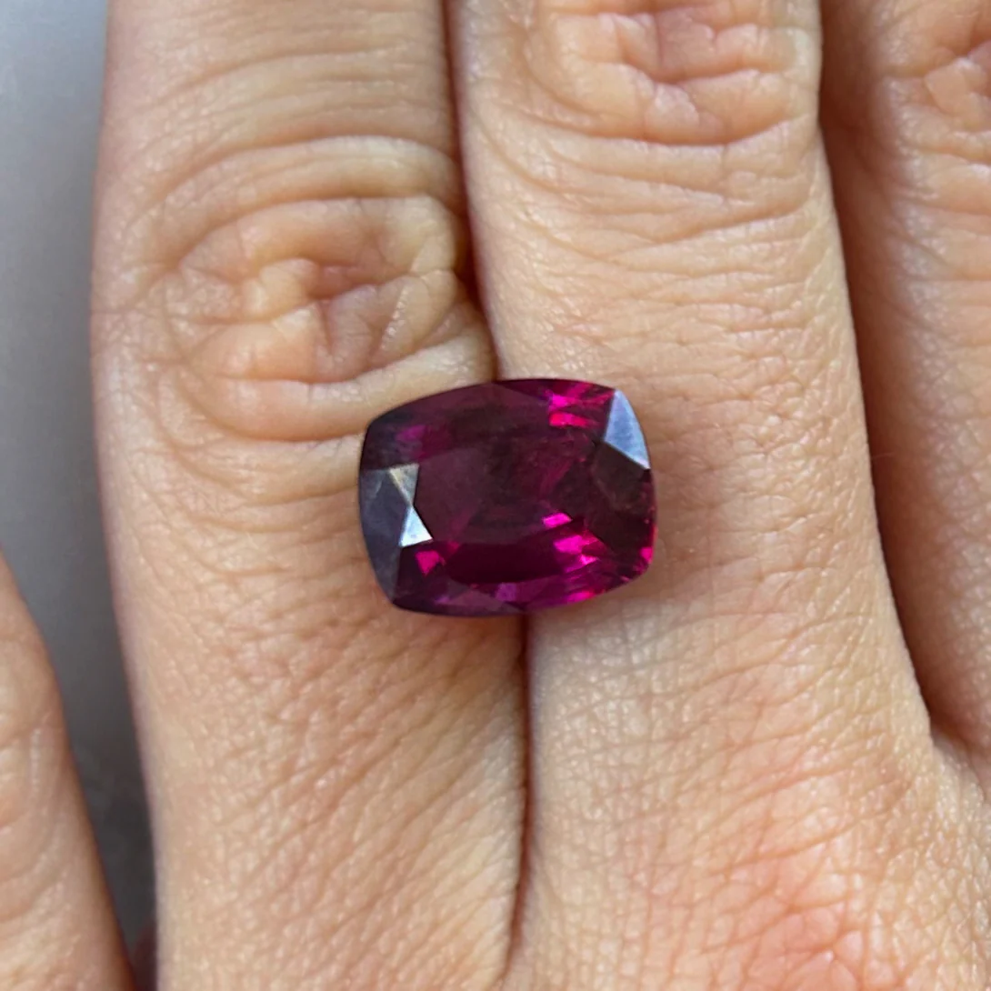 BESPOKE 6.11CT RHODOLITE GARNET - Image 4