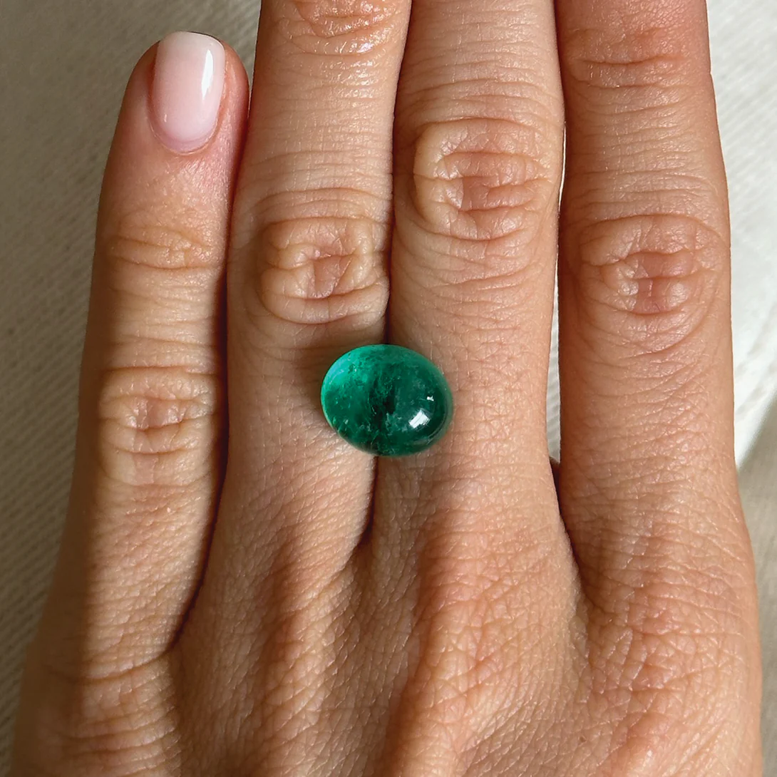 Bespoke 6.63ct Muzo Emerald Oval Cabochon - Image 2