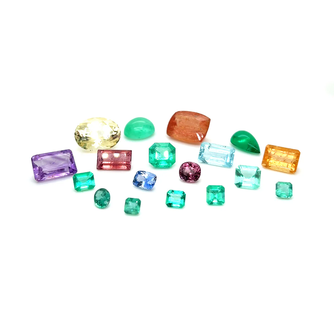 Bespoke 4.42ct Muzo Emerald Pear Cabochon - Image 7