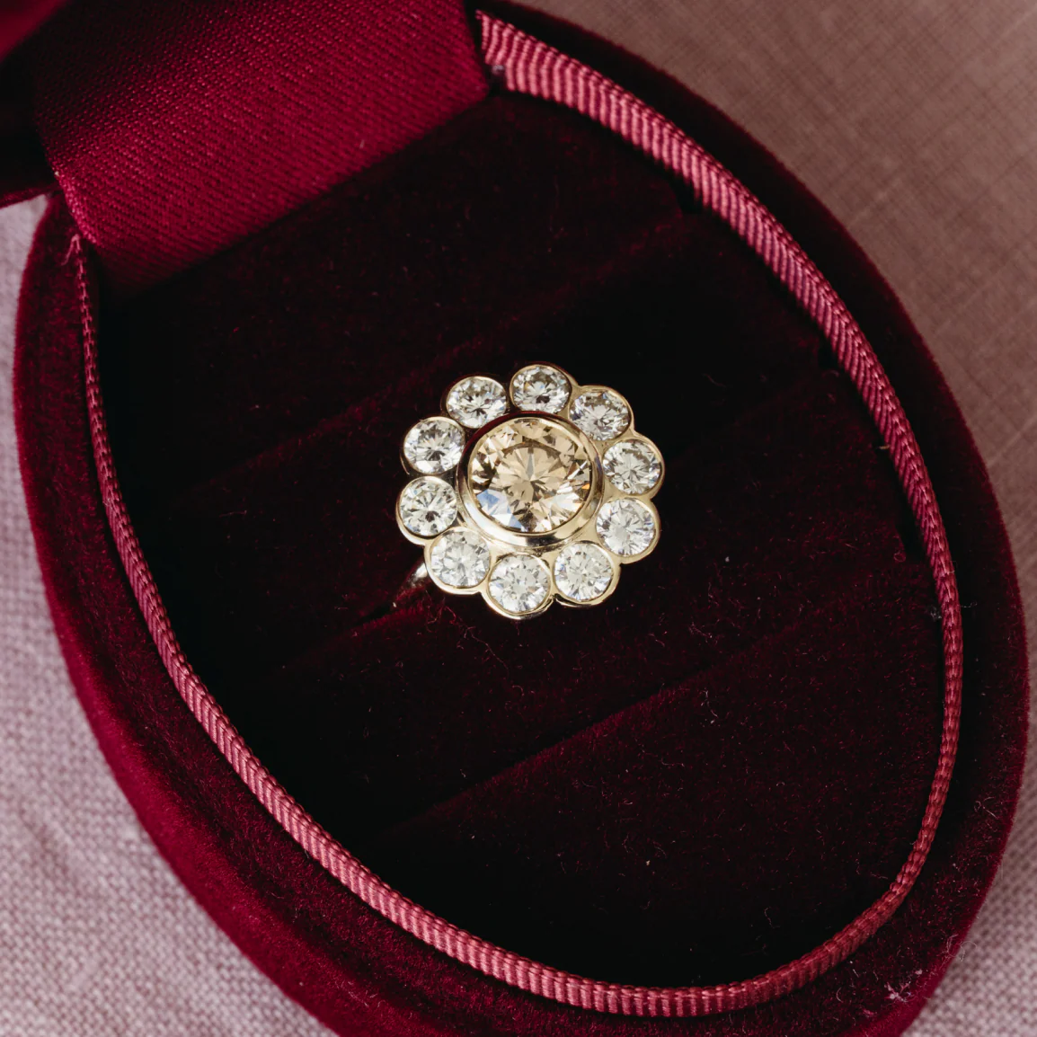 1.10ct Brown Diamond Flower Ring - Image 3