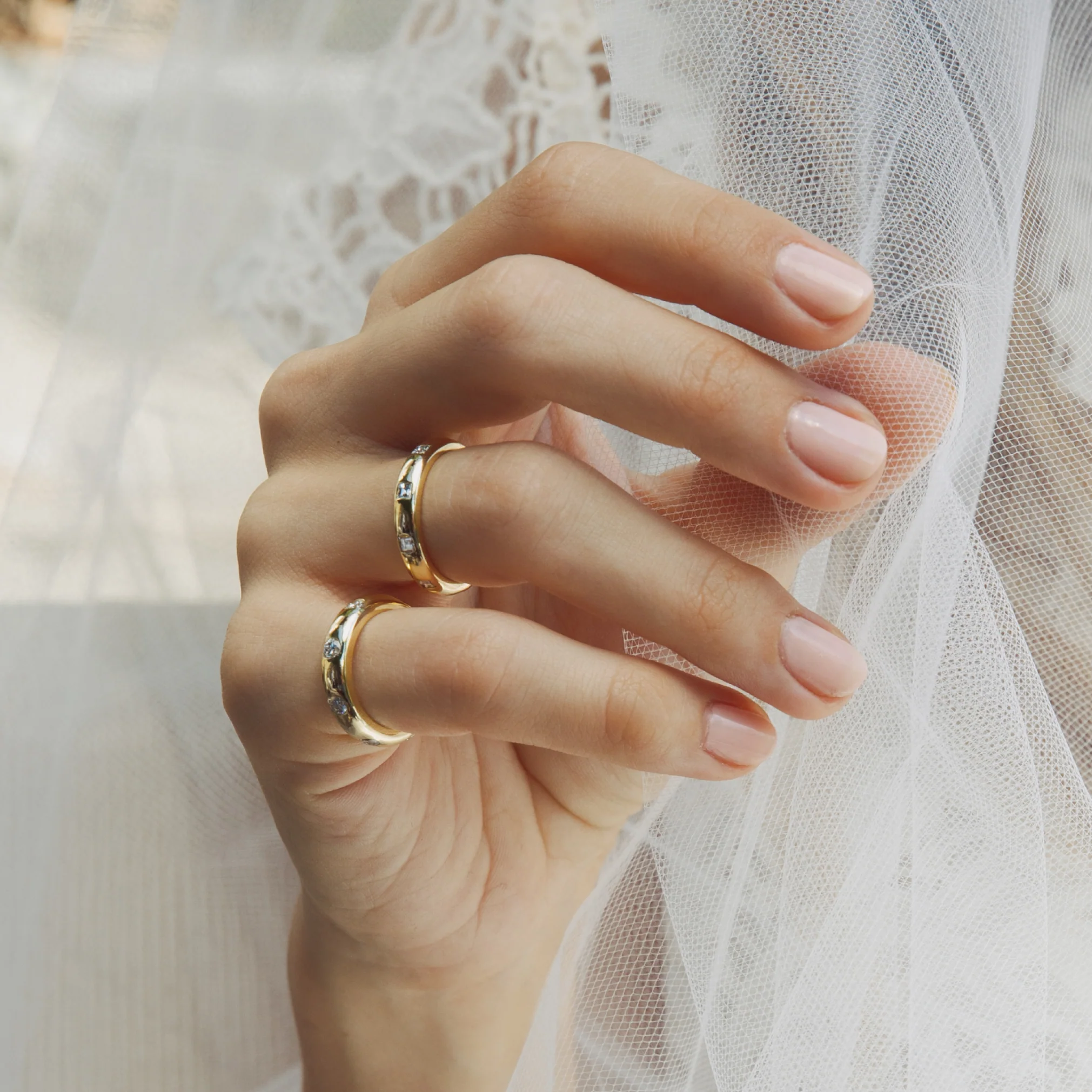 Carre Diamond Flush Set Round Band - Image 3